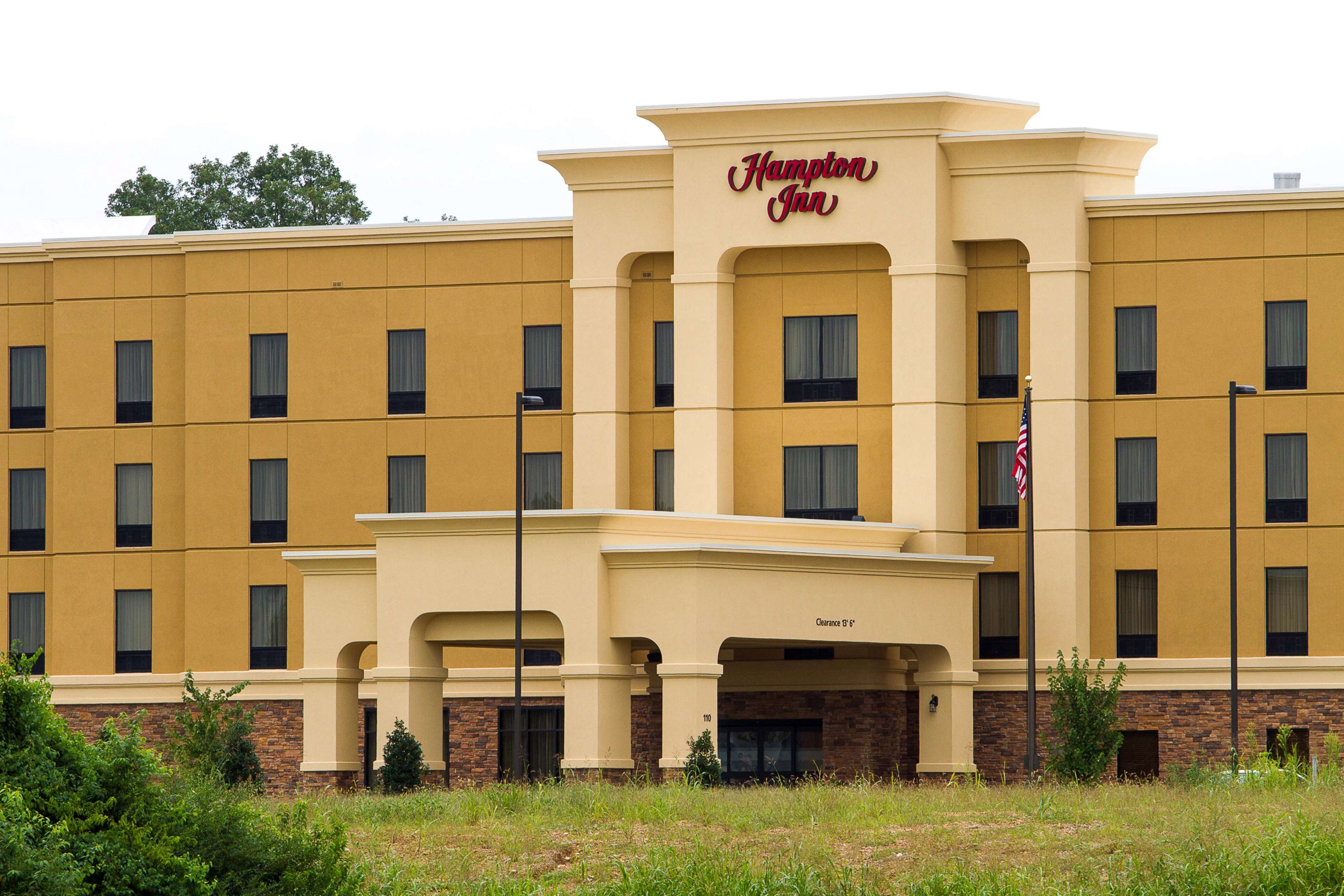 Hampton Inn Fayetteville Photo