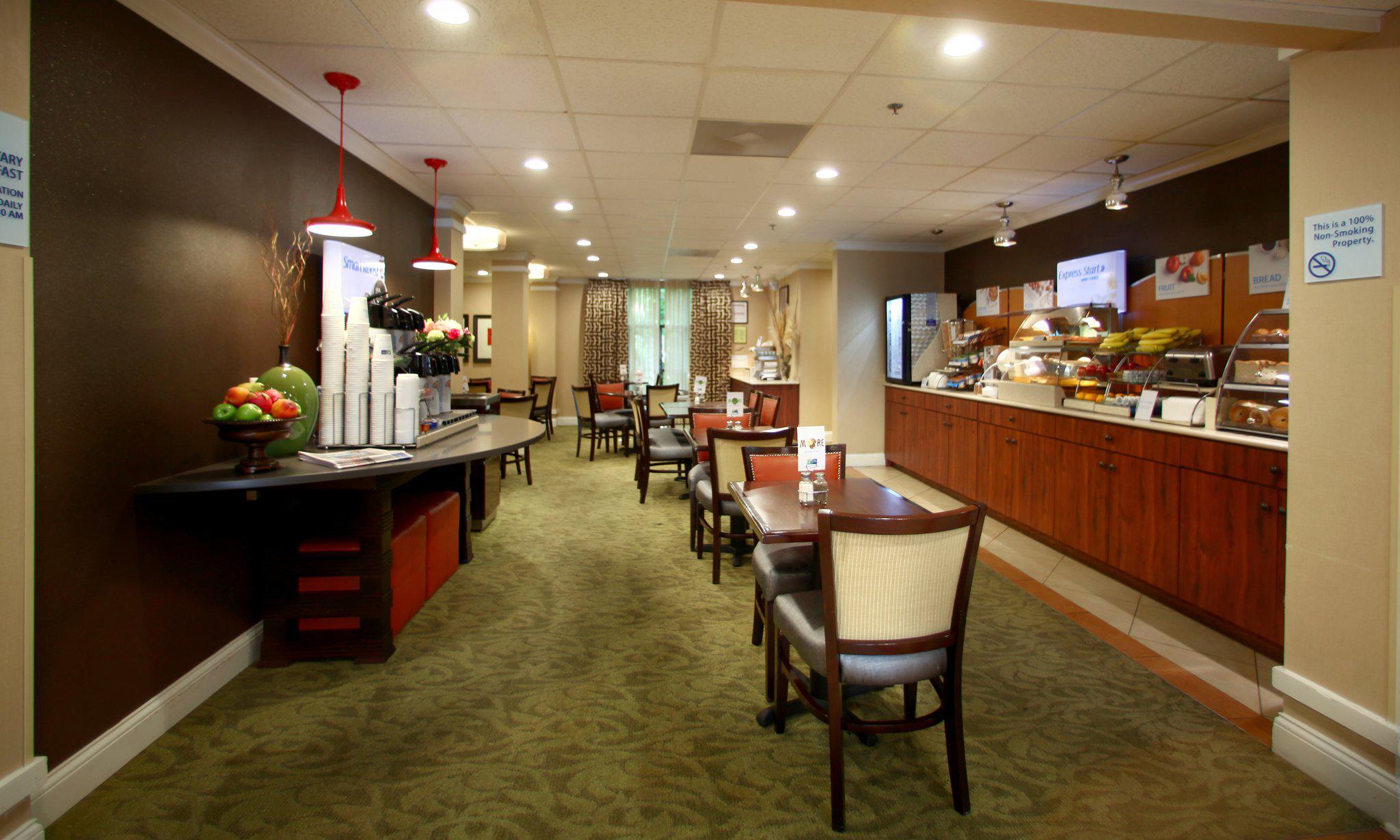 Holiday Inn Express & Suites Atlanta-Emory University Area Photo