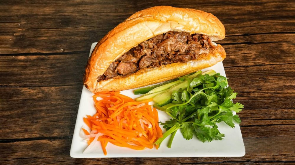 S5. Vietnamese Baguette Sandwich with Grilled Beef