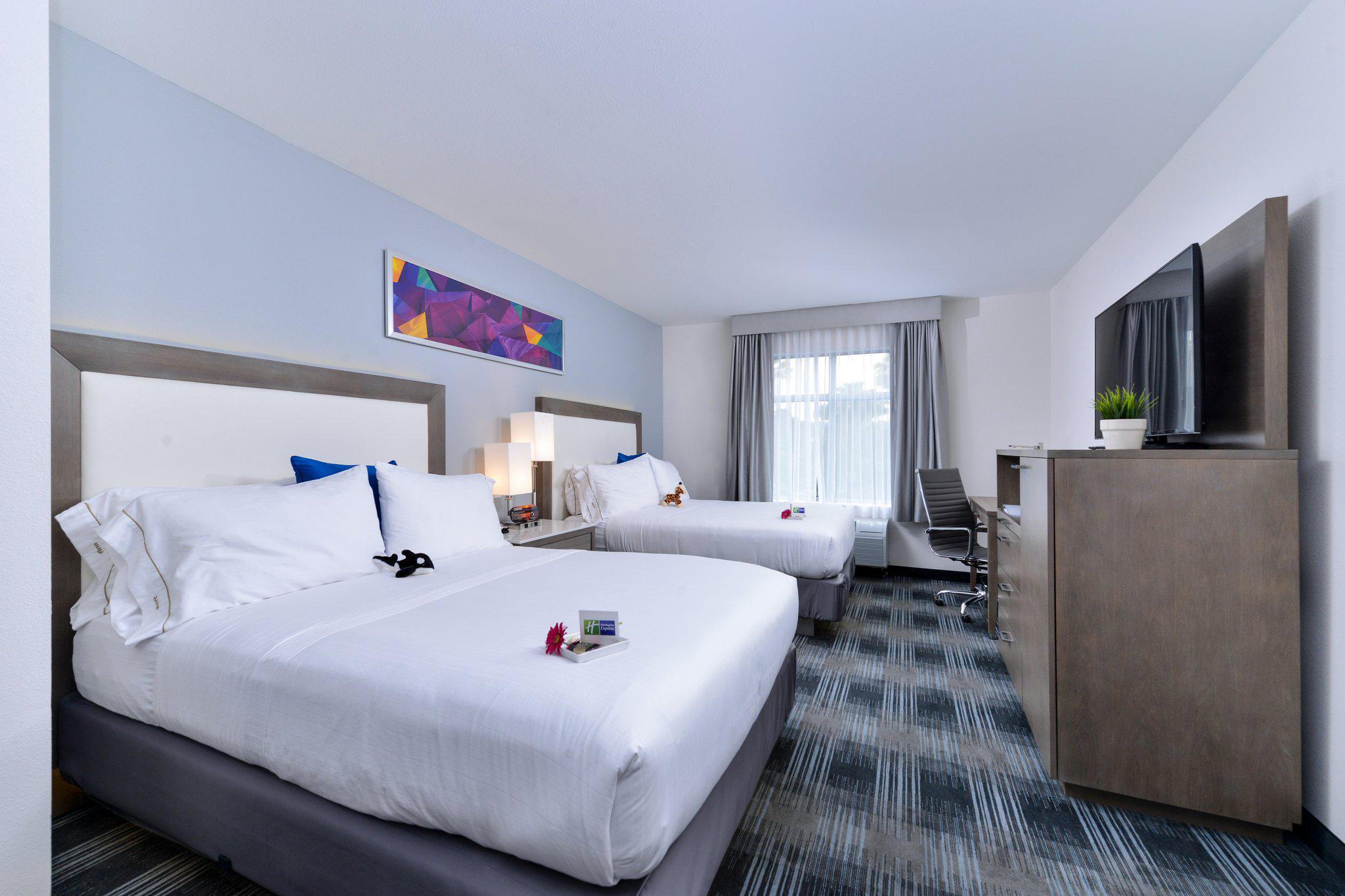 Holiday Inn Express & Suites San Diego - Mission Valley Photo