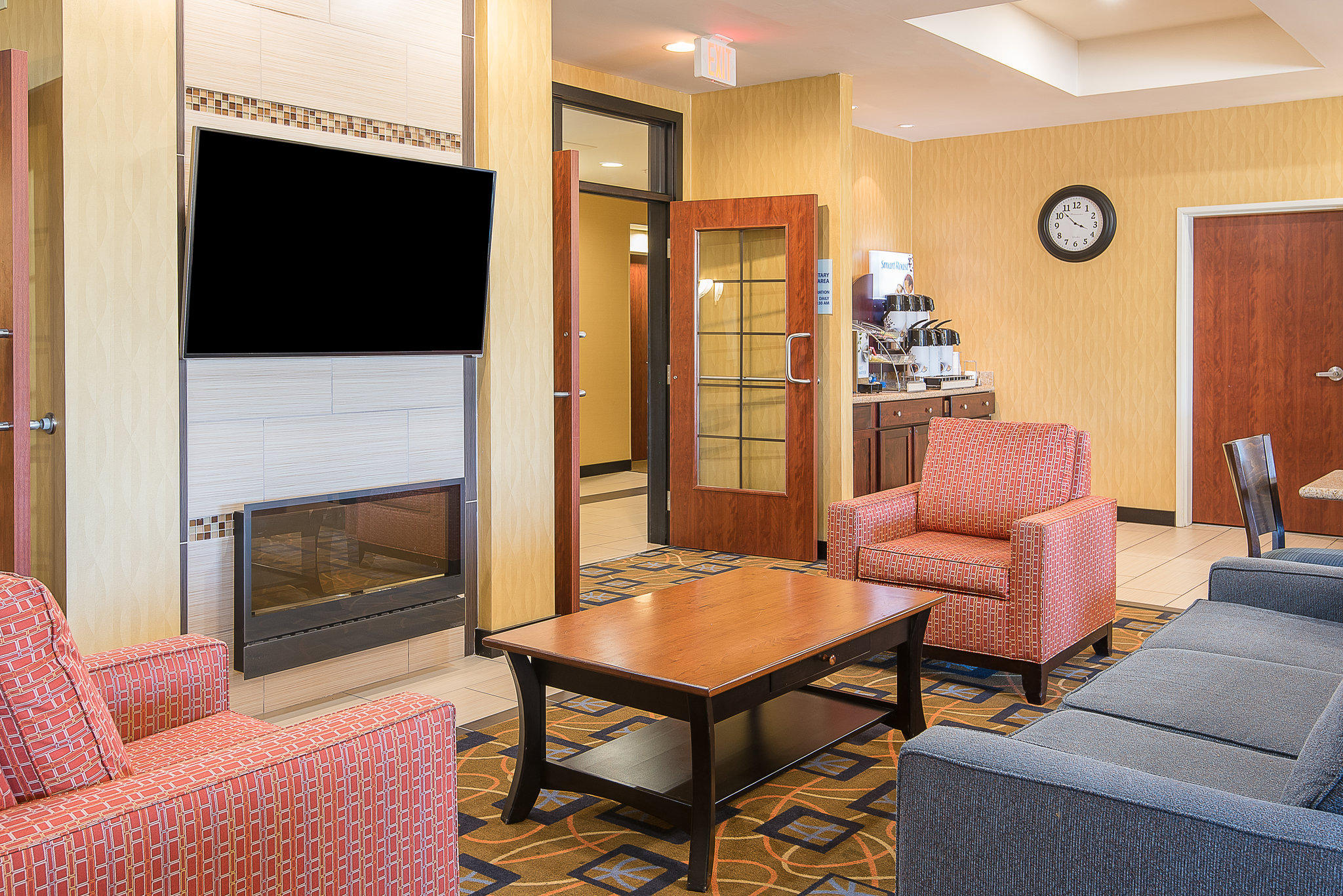Holiday Inn Express & Suites Lafayette East Photo