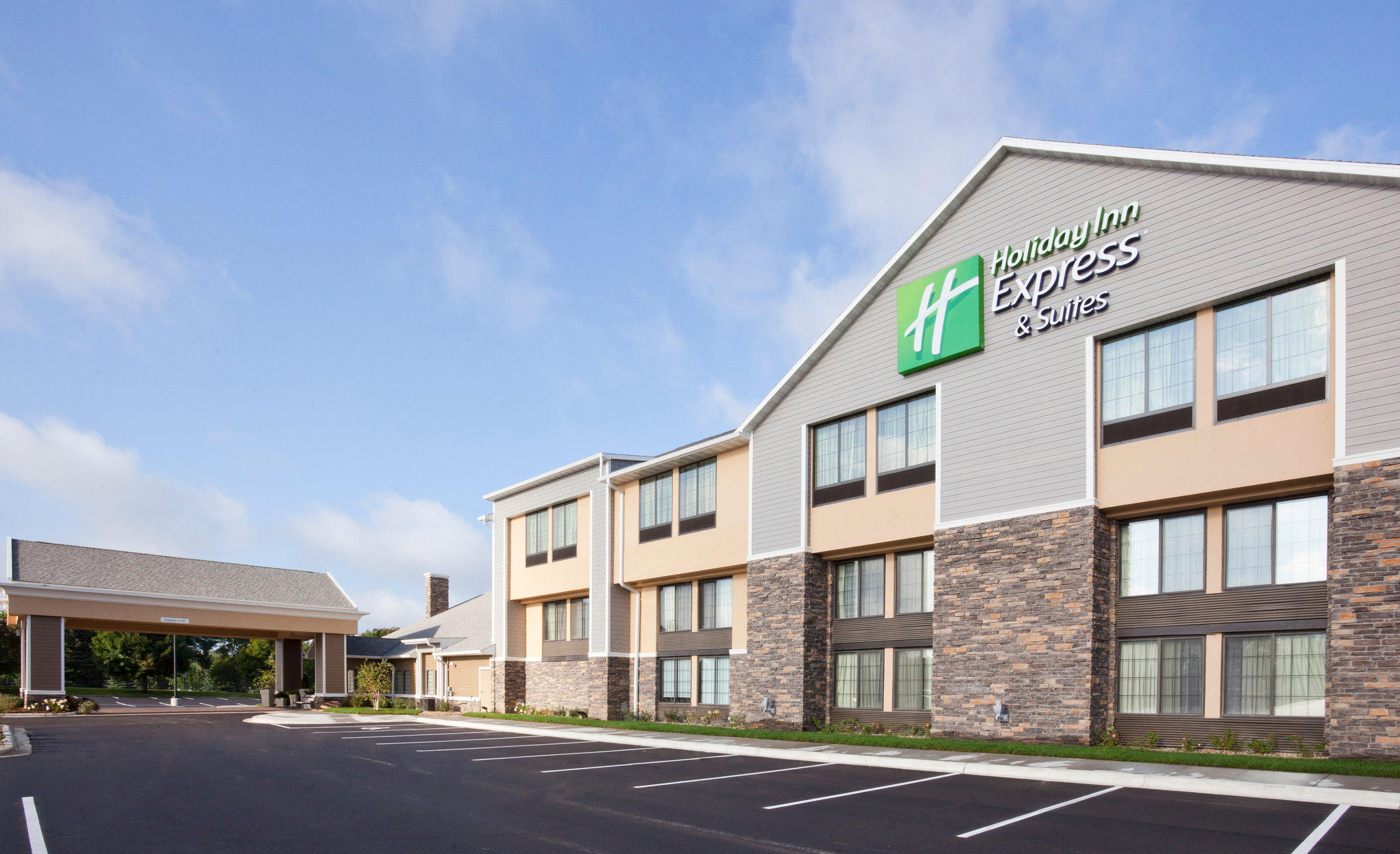 Holiday Inn Express & Suites Willmar Photo