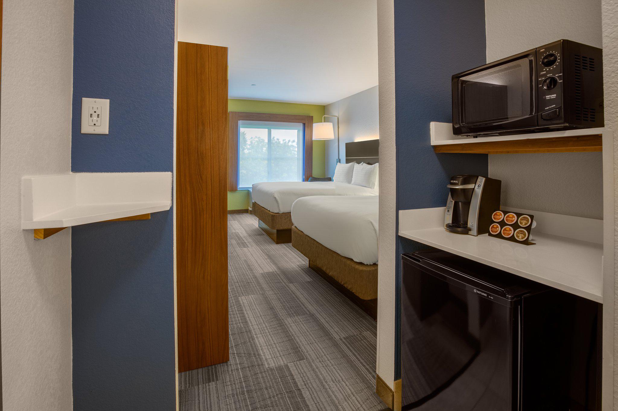 Holiday Inn Express & Suites Dallas - Grand Prairie I-20 Photo