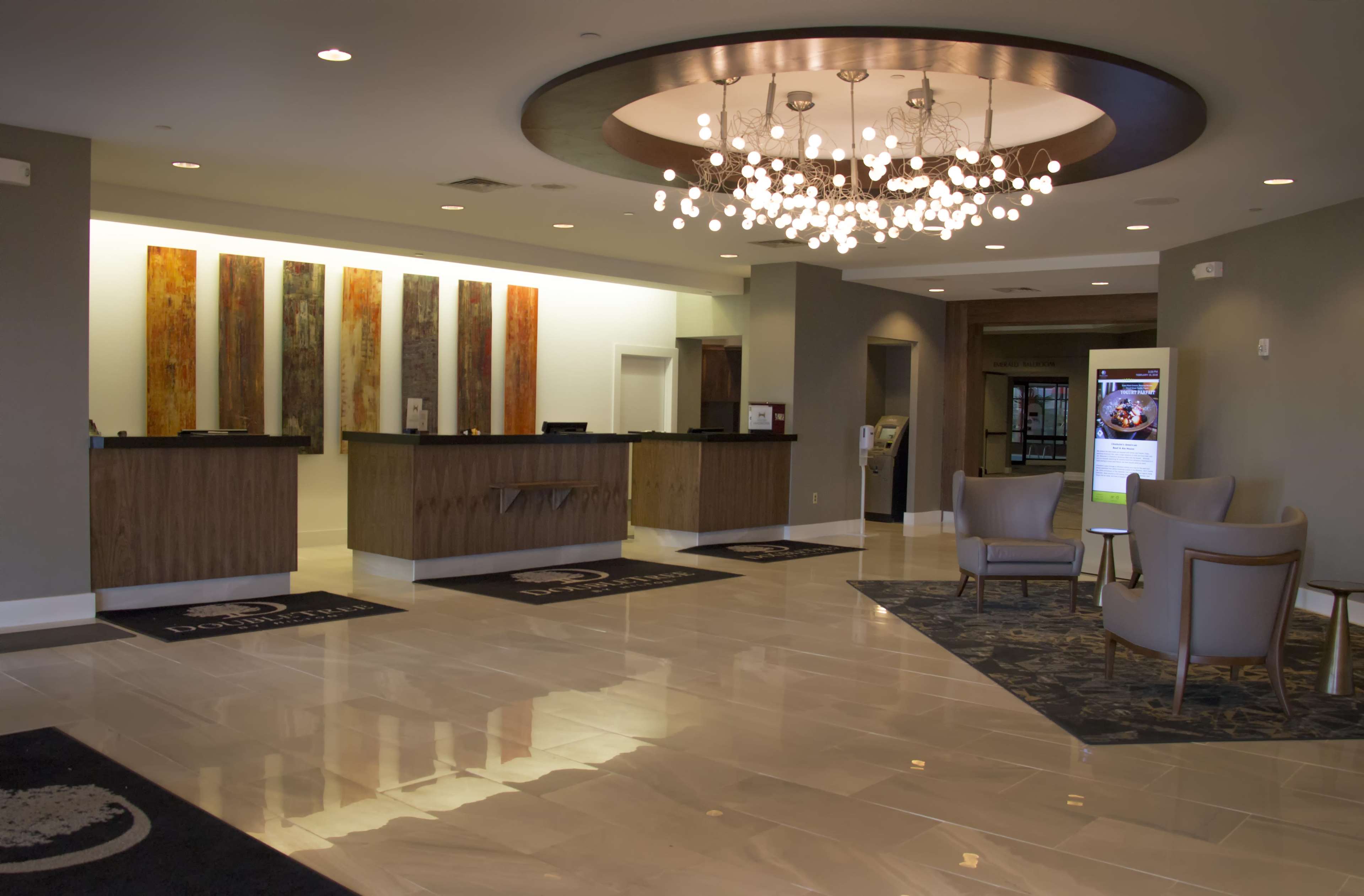 DoubleTree by Hilton Hotel Wichita Airport Photo