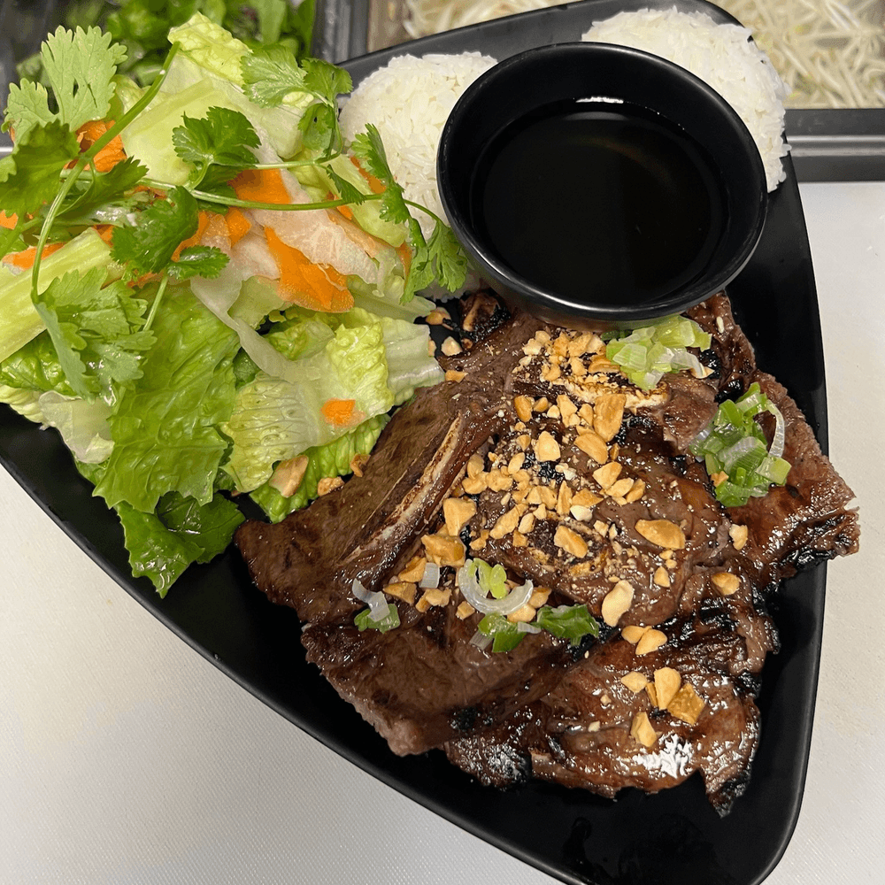 RD5. GRILLED BEEF SHORT RIBS Rice Dish (COM SUON BO NUONG)