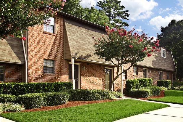 Images Camden Foxcroft Apartments