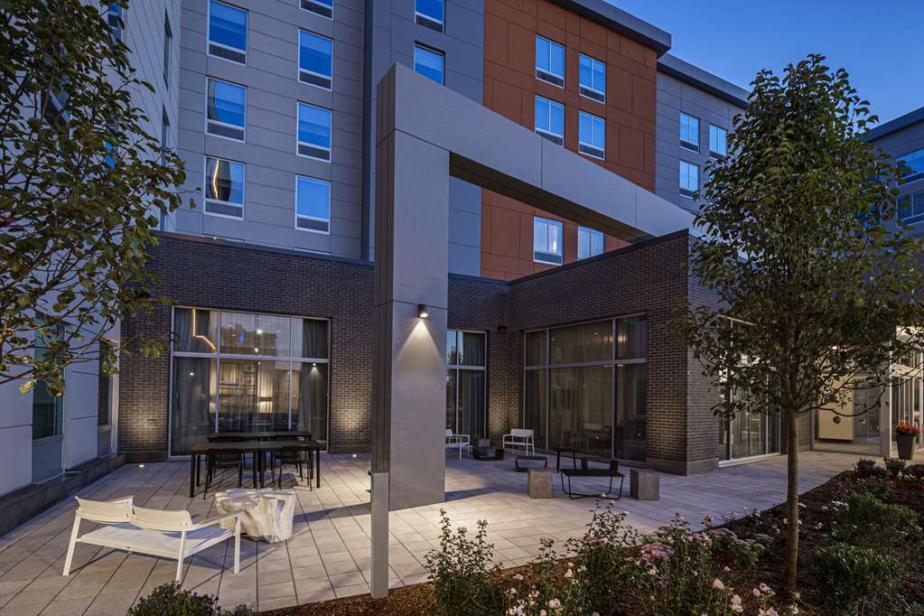 Hampton Inn Boston Woburn Image