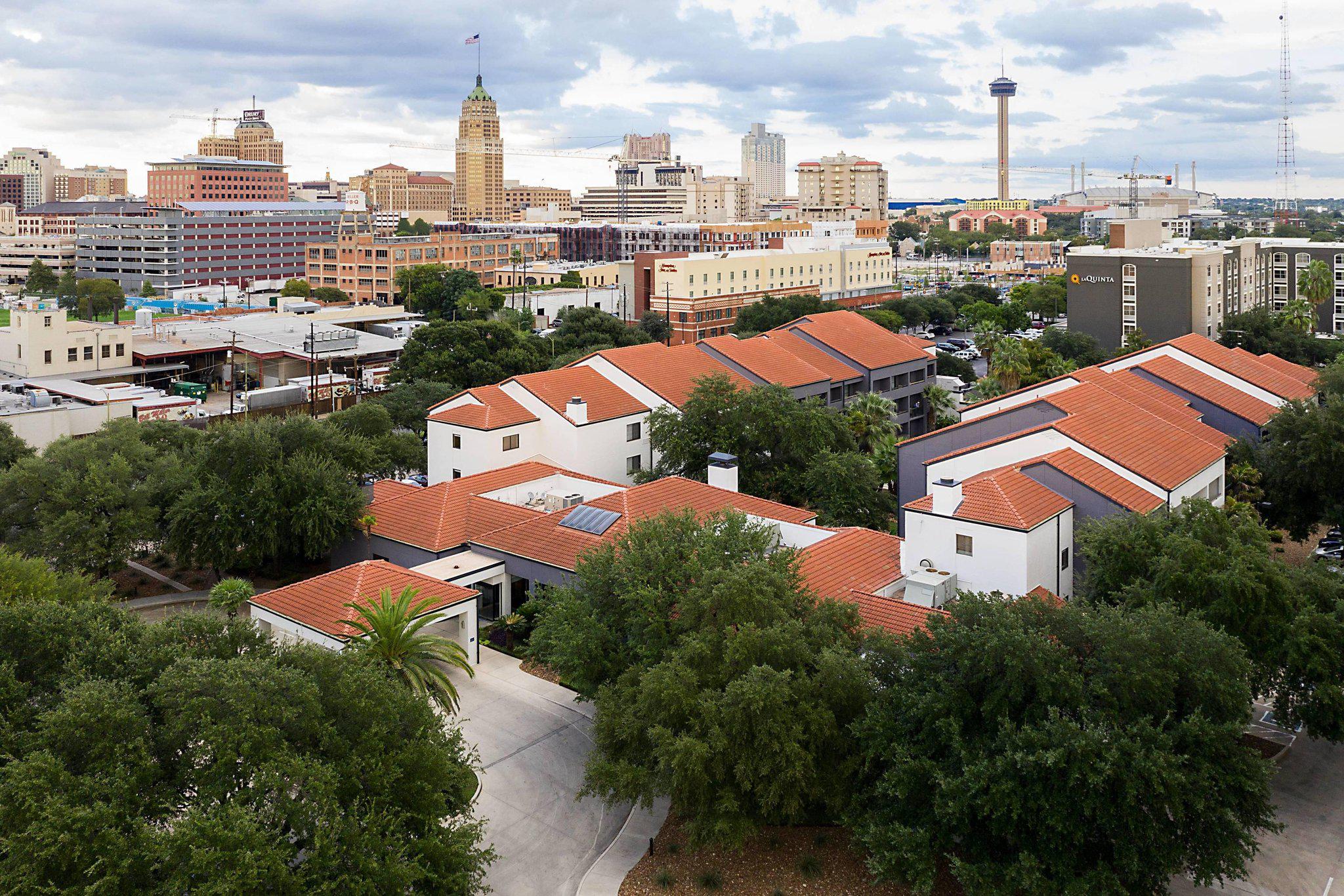 Courtyard by Marriott San Antonio Downtown/Market Square Photo