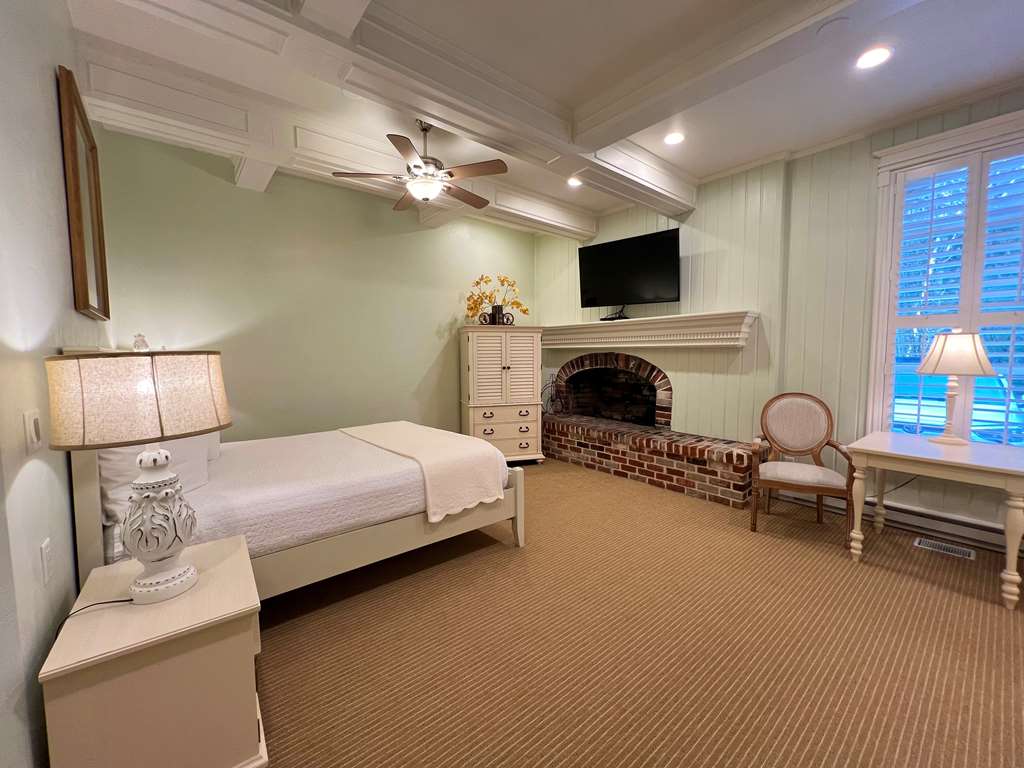 Best Western Grandma's Feather Bed Image