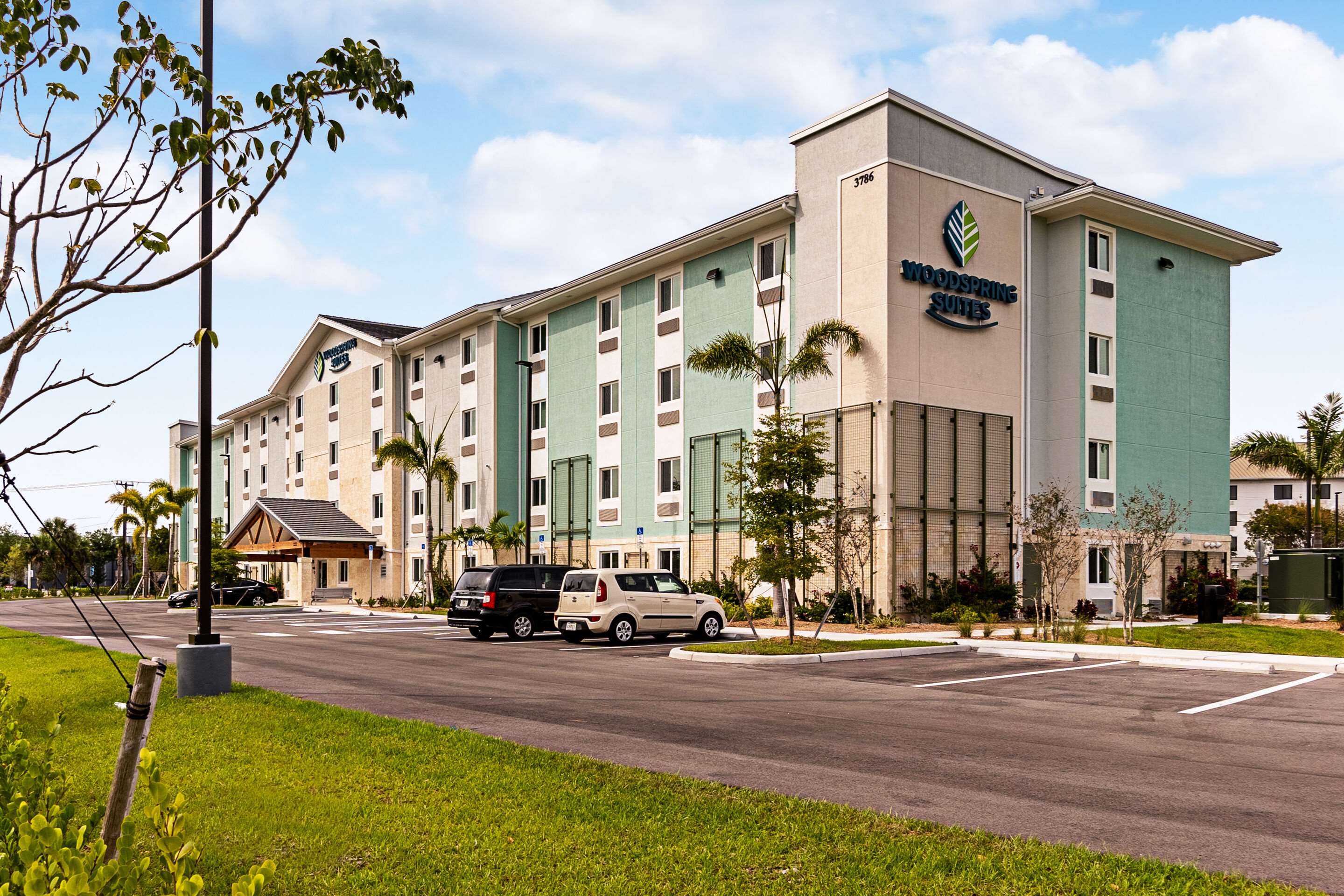 WoodSpring Suites Naples Photo