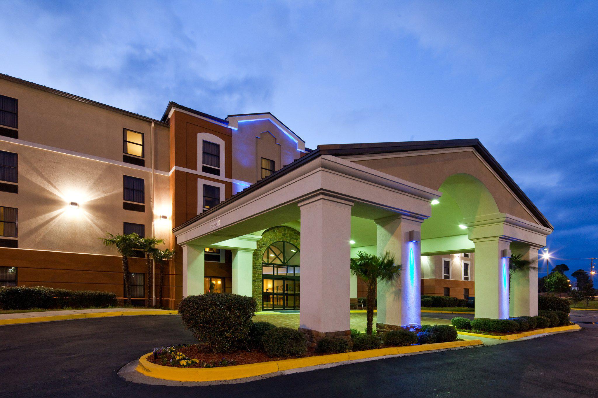 Holiday Inn Express & Suites Ridgeland - Jackson North Area Photo