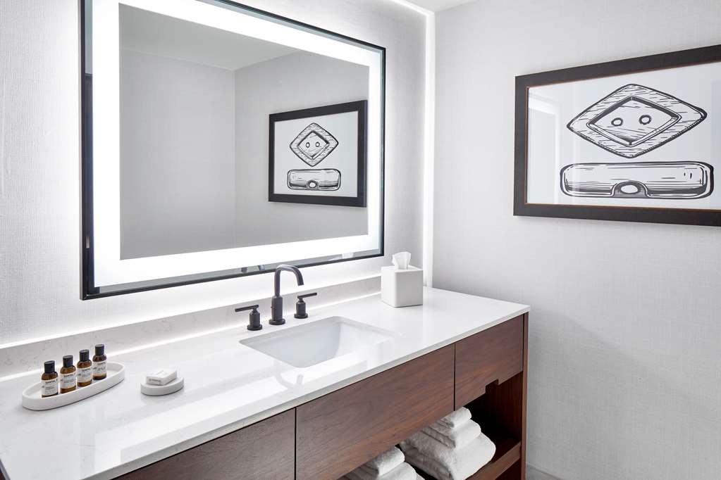 Cumberland House Knoxville, Tapestry Collection by Hilton Image
