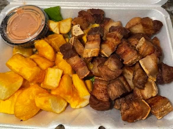 Chicharrón Con Yuca