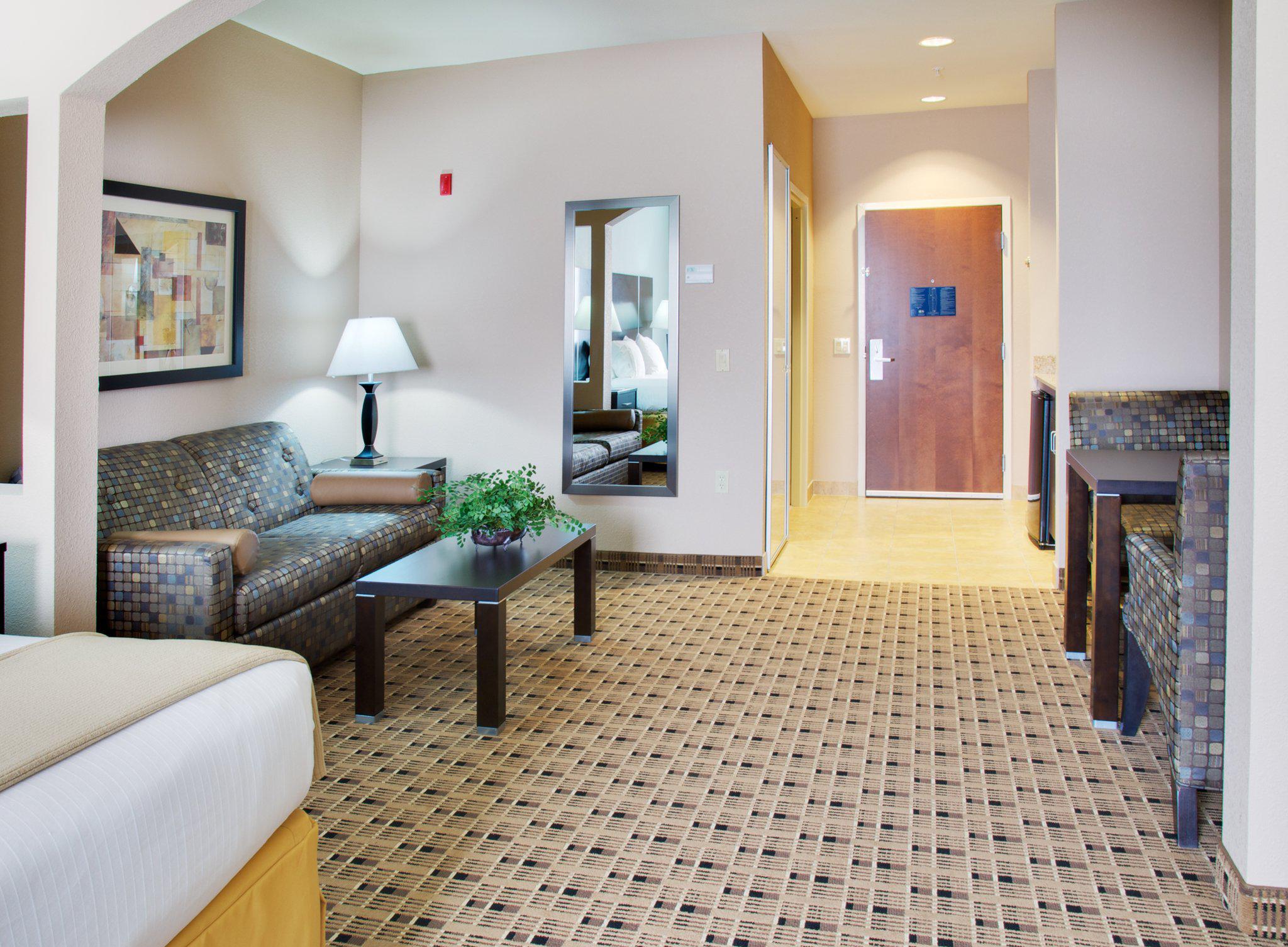 Holiday Inn Express & Suites Houston Energy Corridor-W Oaks Photo