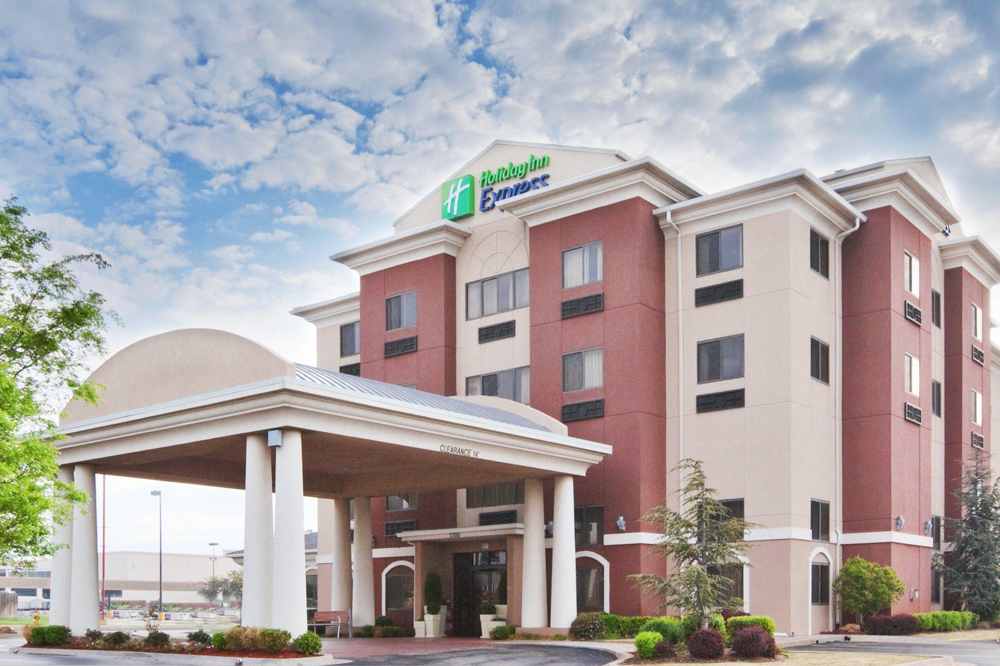 Holiday Inn Express & Suites Midwest City Photo