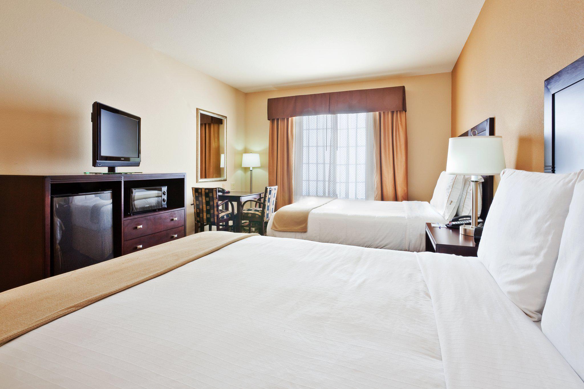 Holiday Inn Express & Suites Clovis Photo