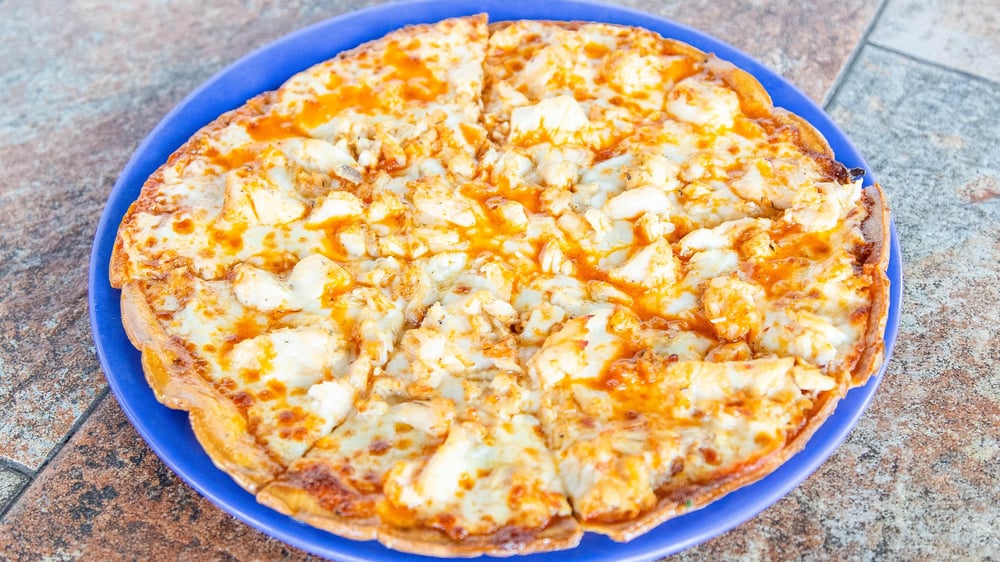 GF BUFFALO CHICKEN CAULIFLOWER PIZZA