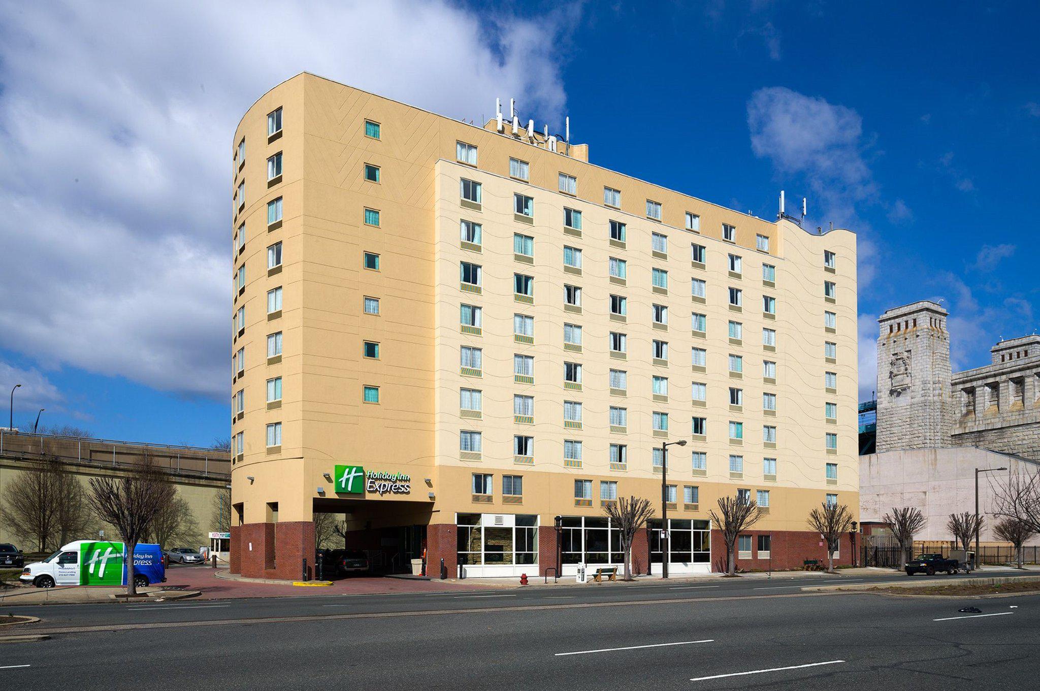 Holiday Inn Express Philadelphia - Penns Landing Photo