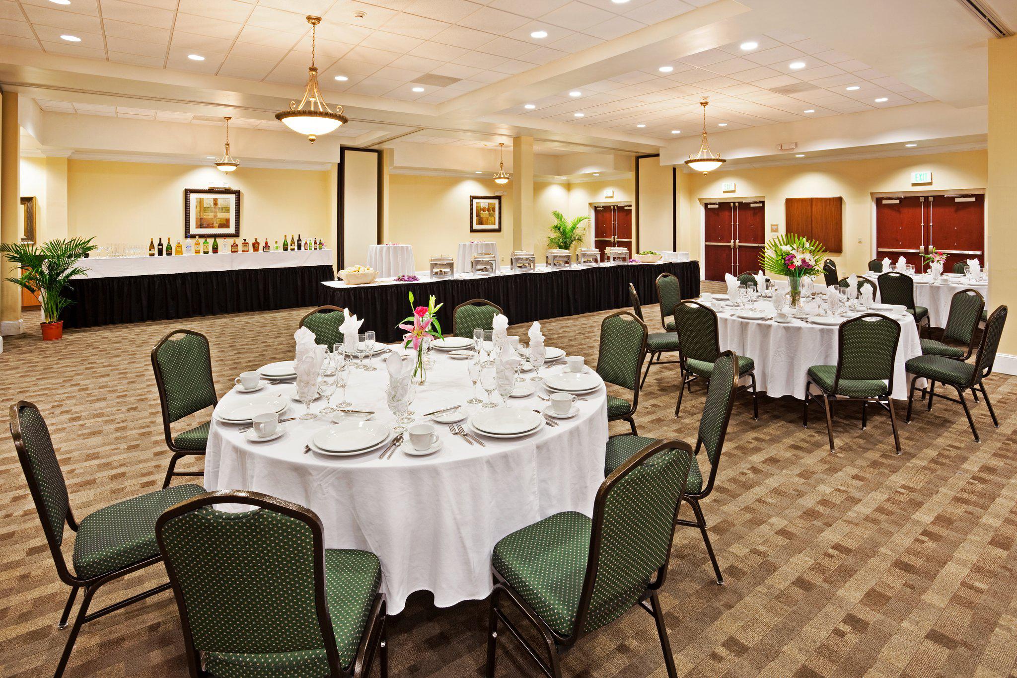 Holiday Inn & Suites Beaufort @ Highway 21 Photo