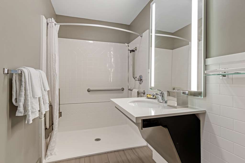 Best Western Plus Waterloo & Cedar Falls Image