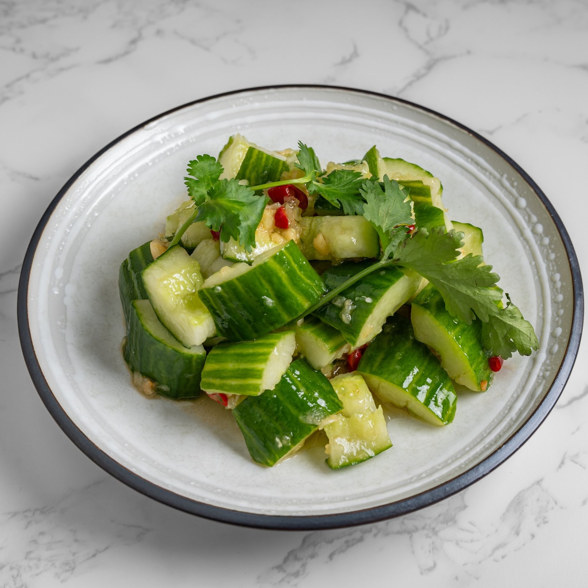 凉拌黄瓜 / Cucumber with Garlic Sauce
