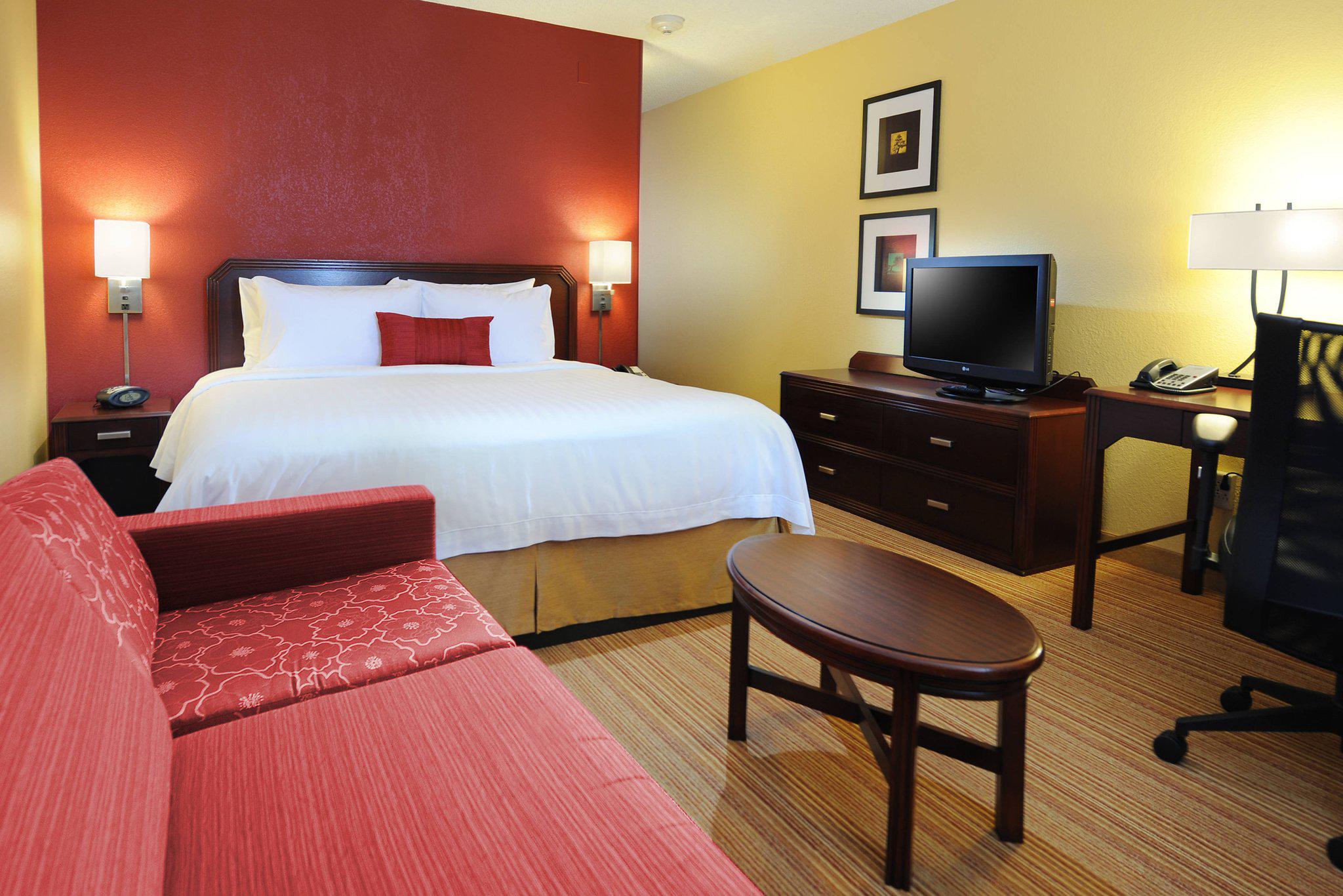 Courtyard by Marriott Houston Hobby Airport
