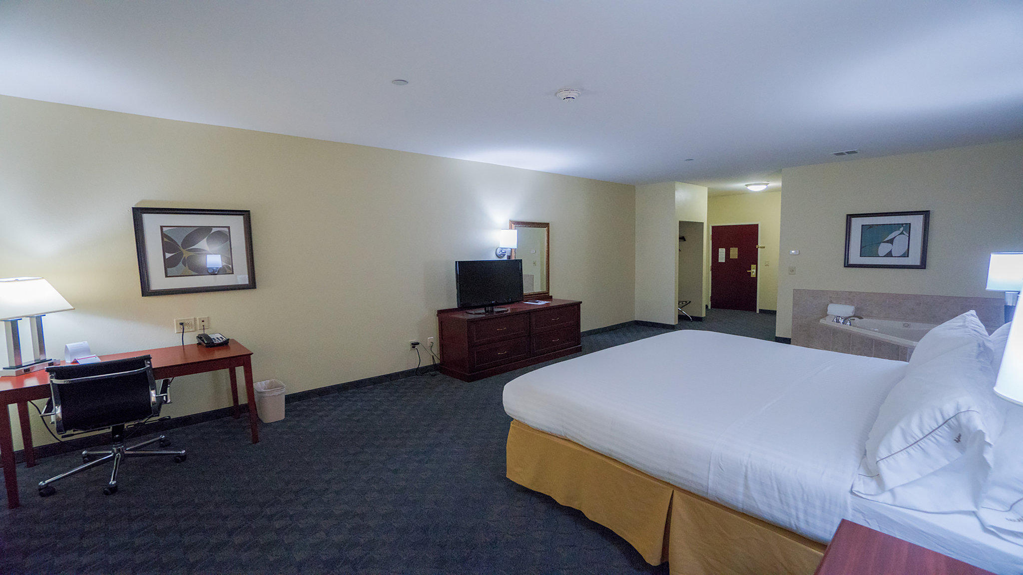 Holiday Inn Express & Suites Pampa Photo