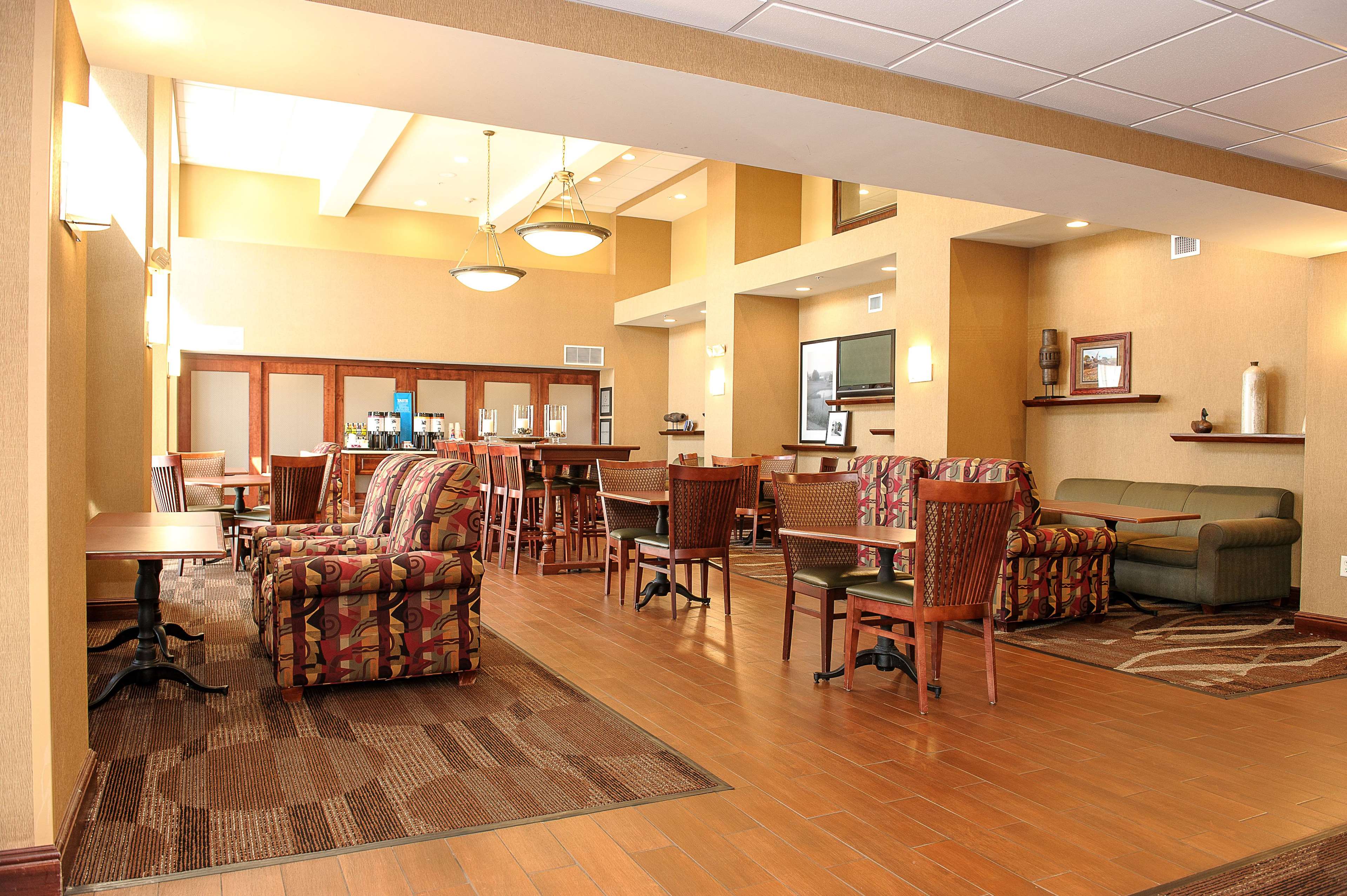 Hampton Inn & Suites Brookings Photo