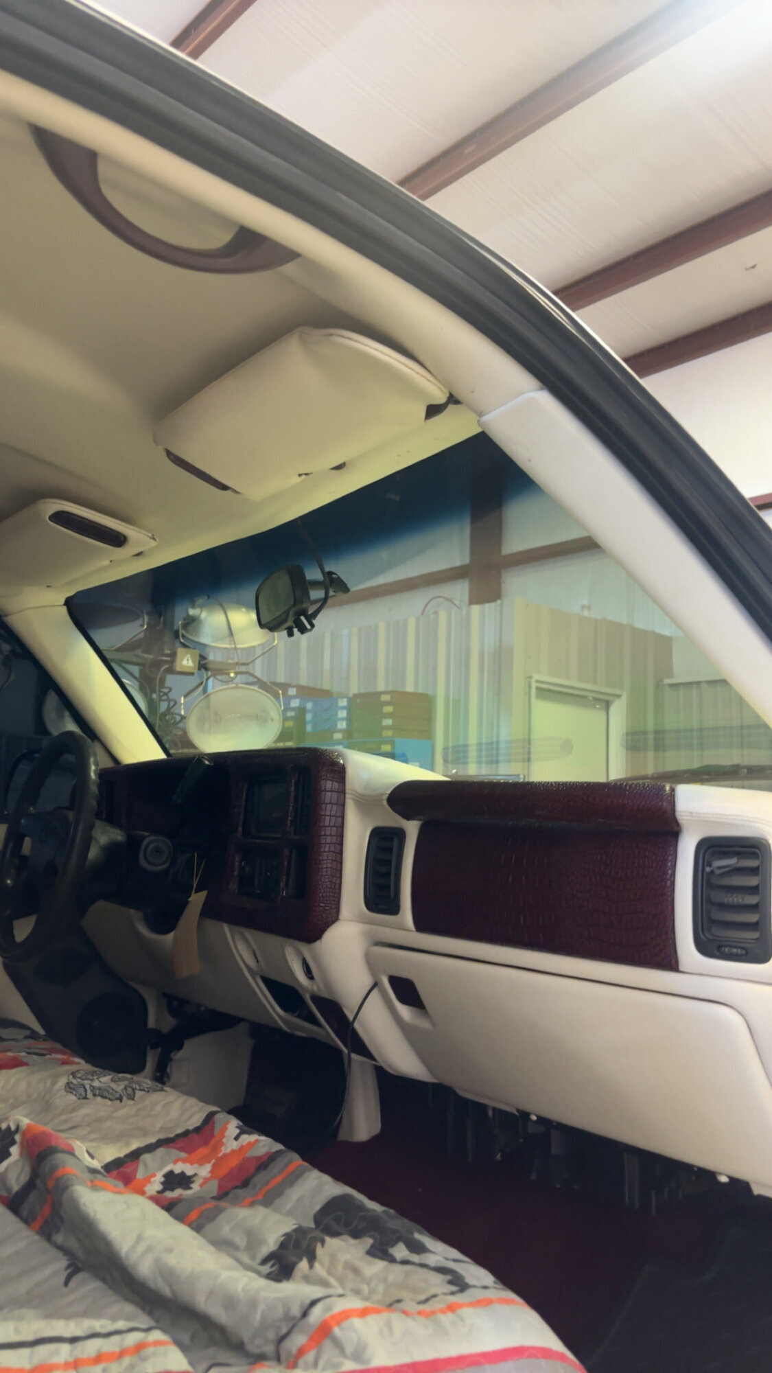 Ibarra Tint & Vinyl Image