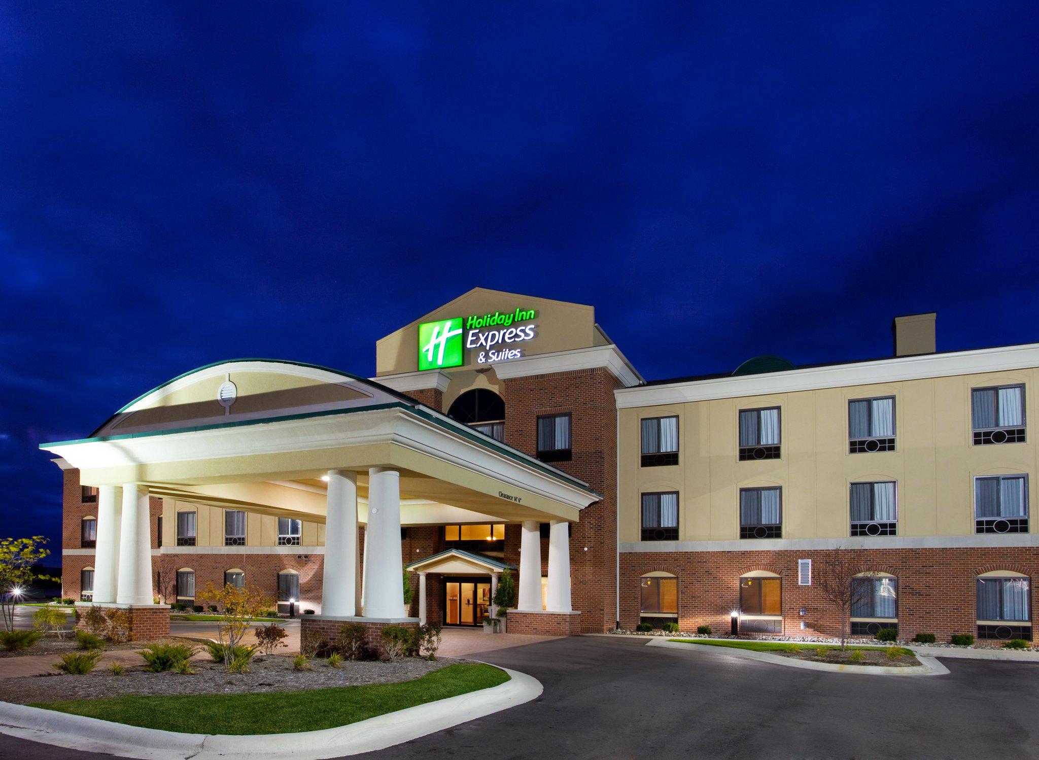 Holiday Inn Express & Suites Bay City Photo