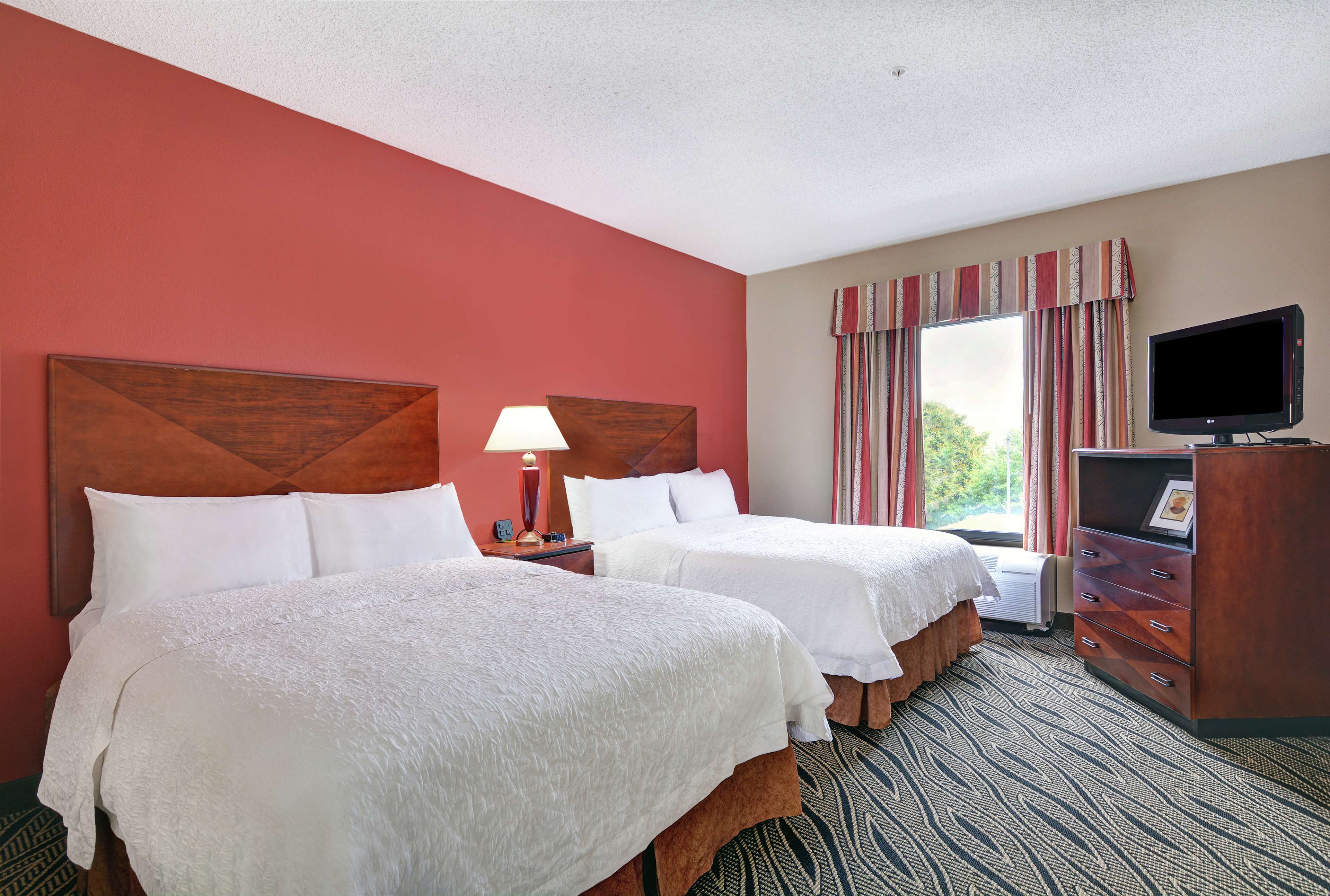 Hampton Inn Fayetteville Photo