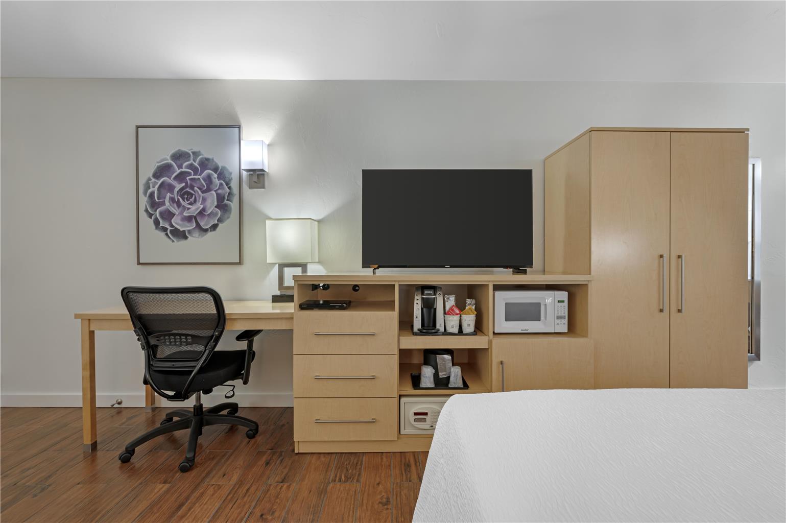 Best Western Plus South Coast Inn Image