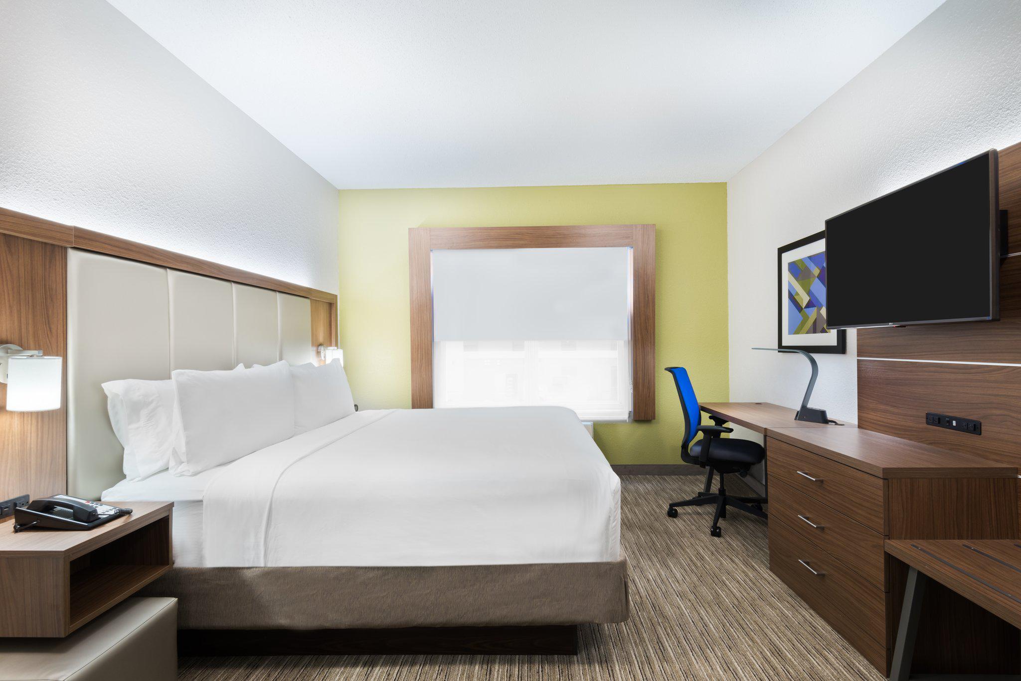 Holiday Inn Express & Suites Columbus Airport East Photo