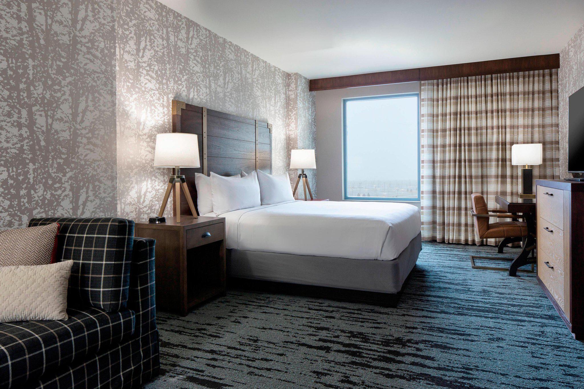 Gaylord Rockies Resort & Convention Center Photo