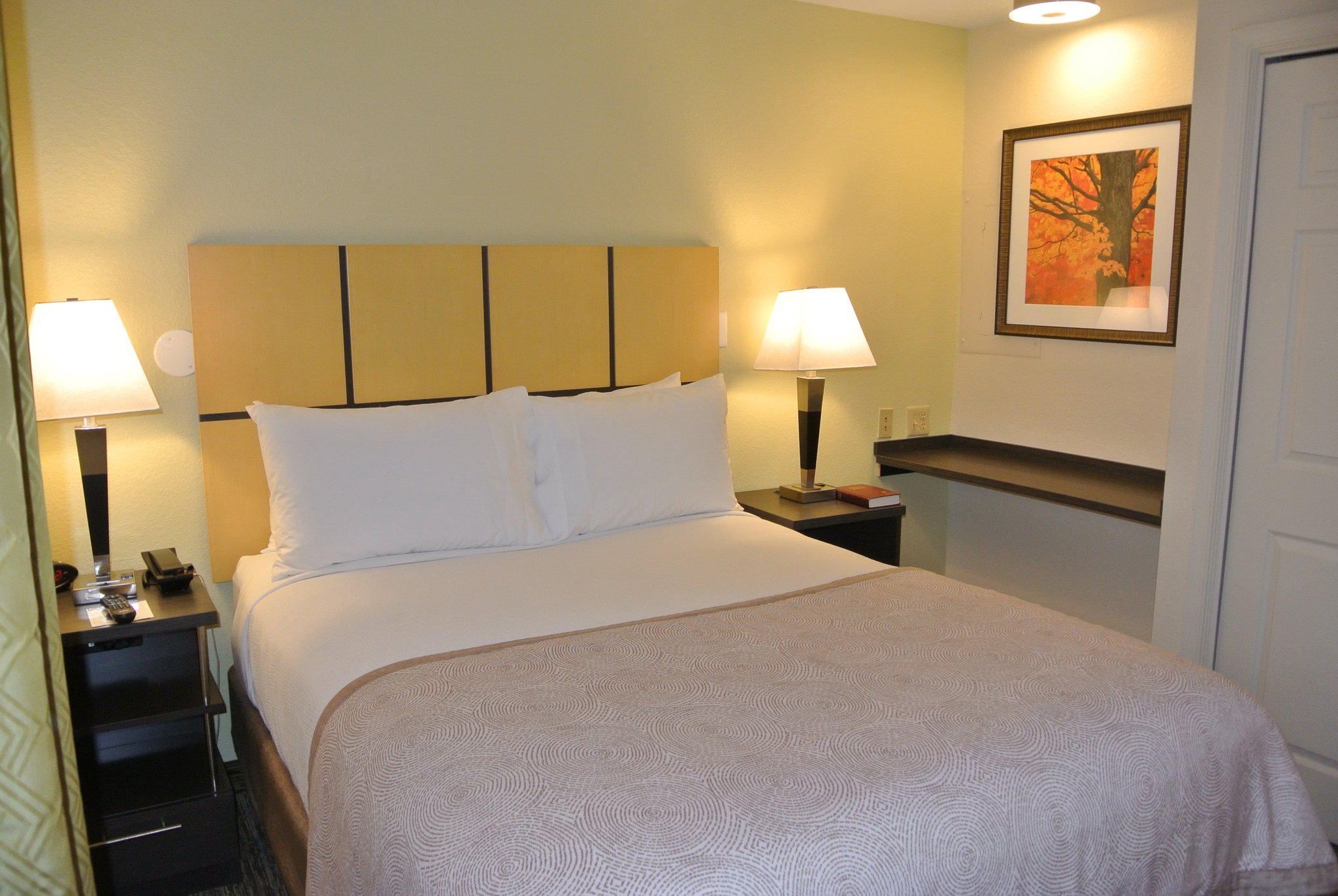 Candlewood Suites Washington-Fairfax Photo