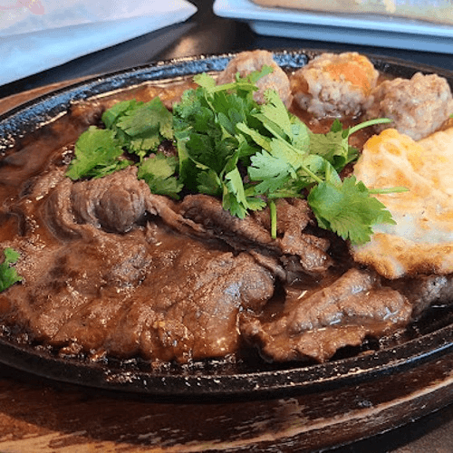 S8. Sizzling Beef Steak, Pork & Fried Egg w/ Bread (Bo Ne)