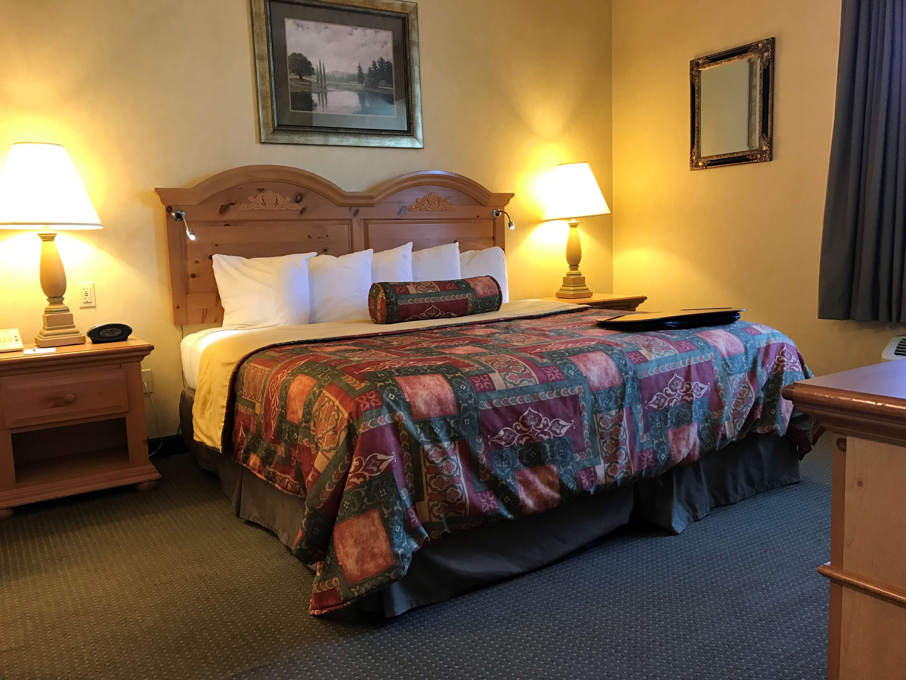 Best Western Plus Revere Inn & Suites Photo