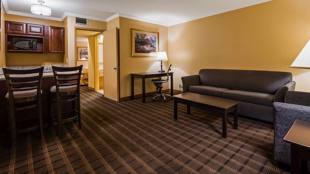 Best Western Inn & Suites Image