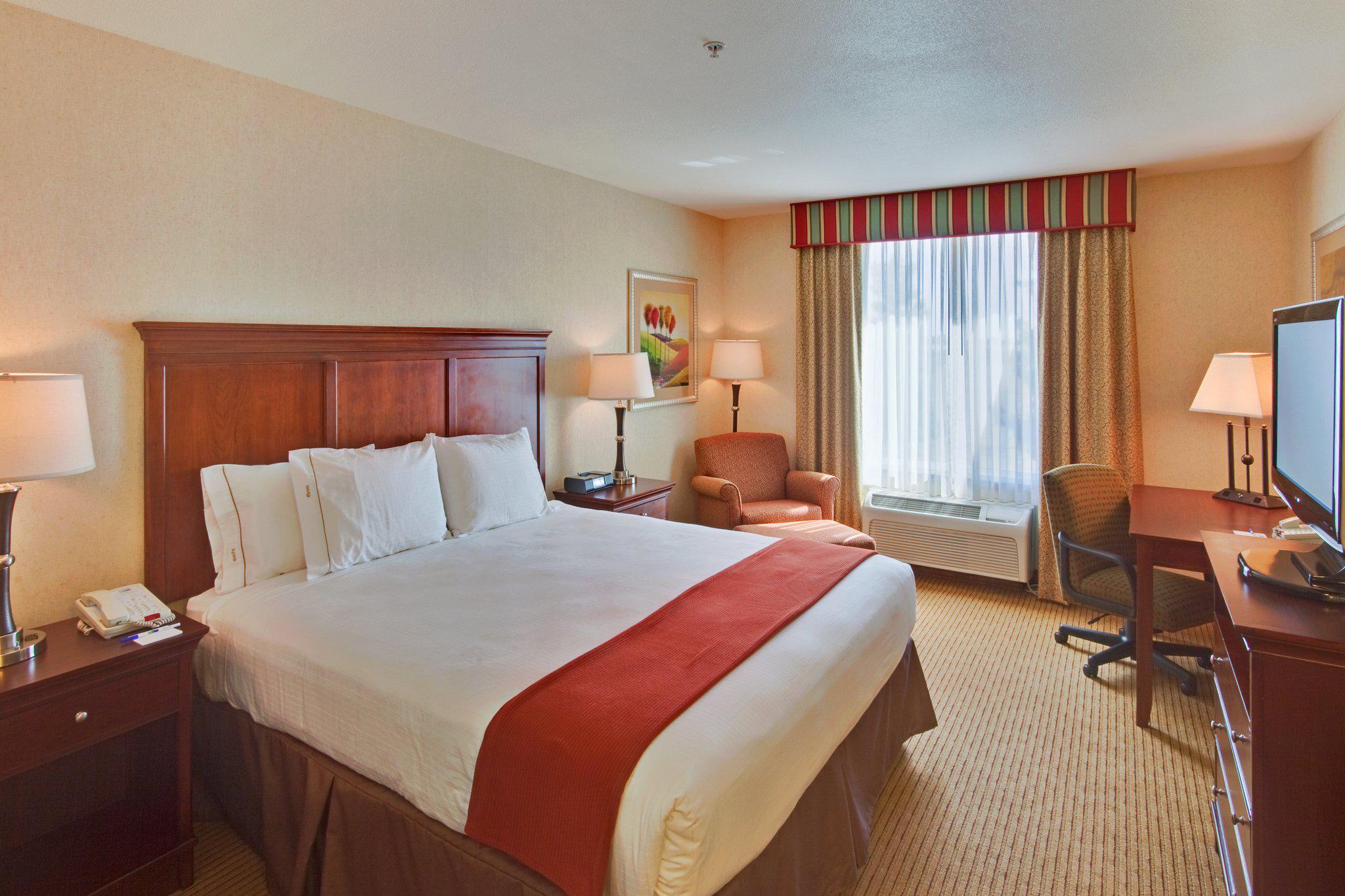 Holiday Inn Express & Suites Porterville Photo