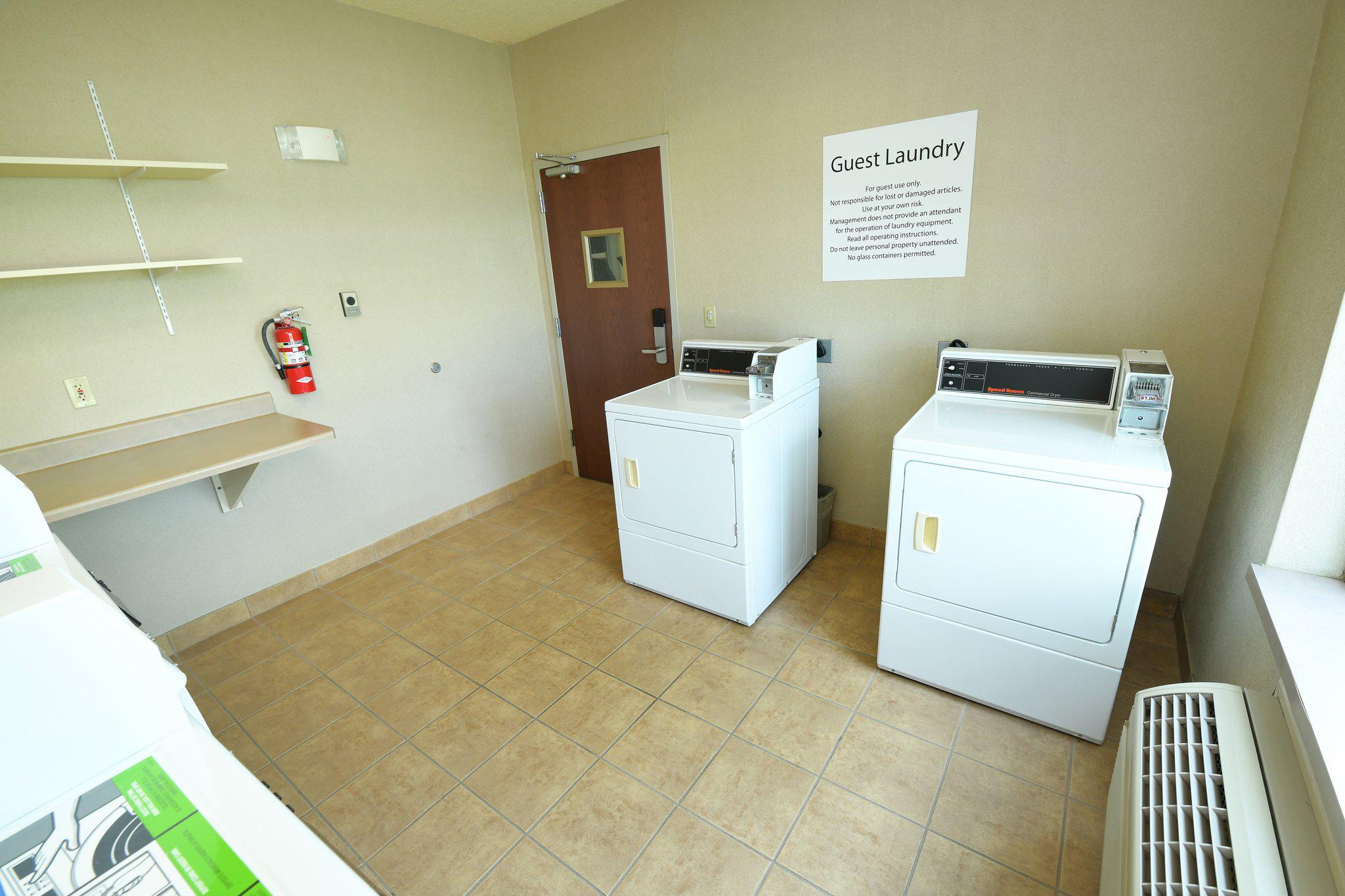 Holiday Inn Express & Suites Grand Forks Photo