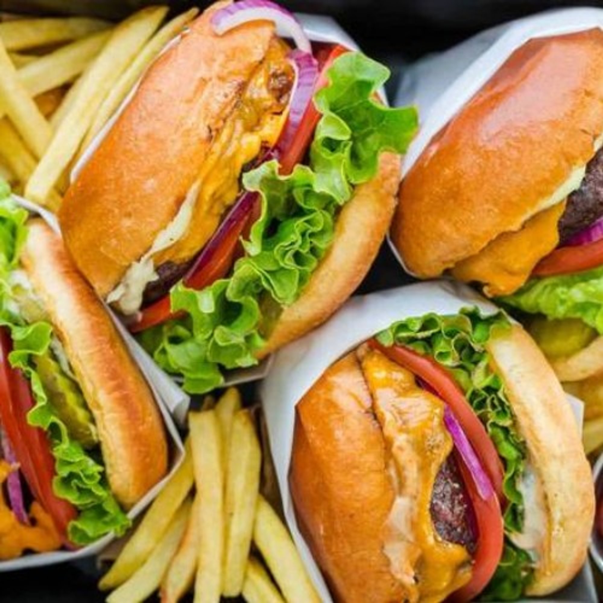 4 CHEESEBURGERS + 2 LARGE FRIES + 4 DRINKS