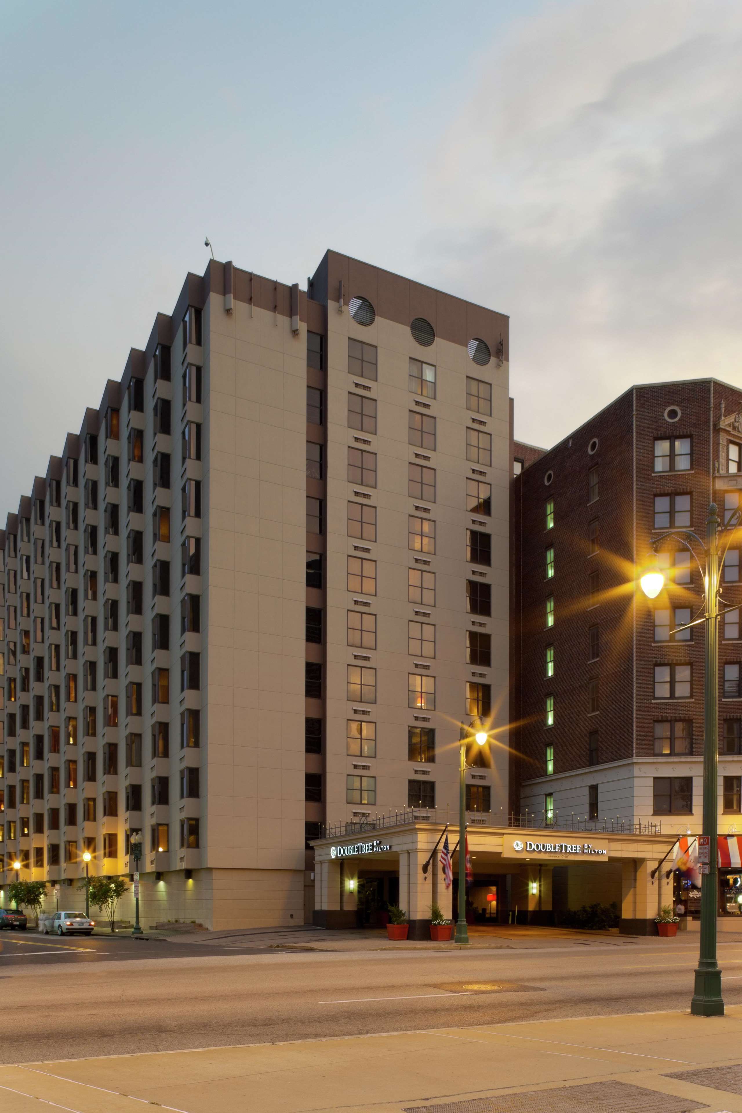 DoubleTree by Hilton Hotel Memphis Downtown Photo