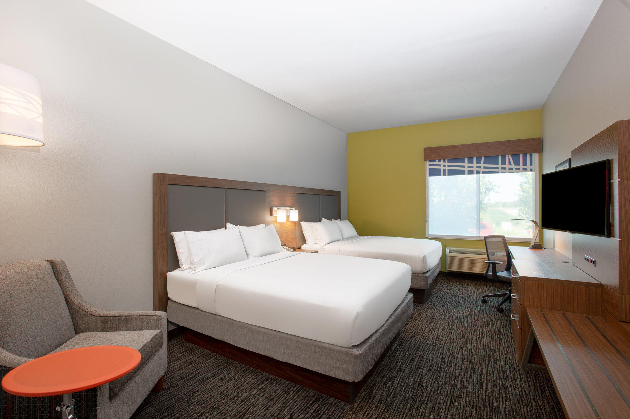 Holiday Inn Express & Suites Columbus Photo