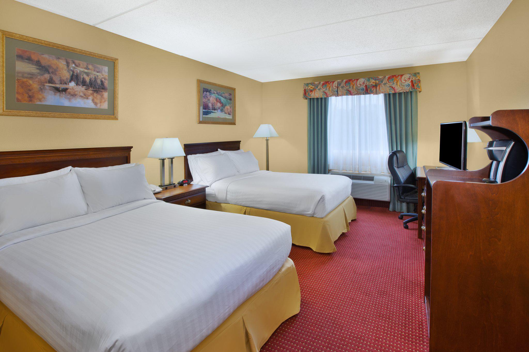 Holiday Inn Express Irwin (PA Tpk Exit 67) Photo