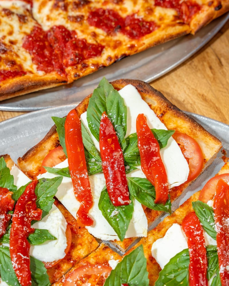 Fresh Mozzarella, Tomato, Basil & Roasted Peppers Slice