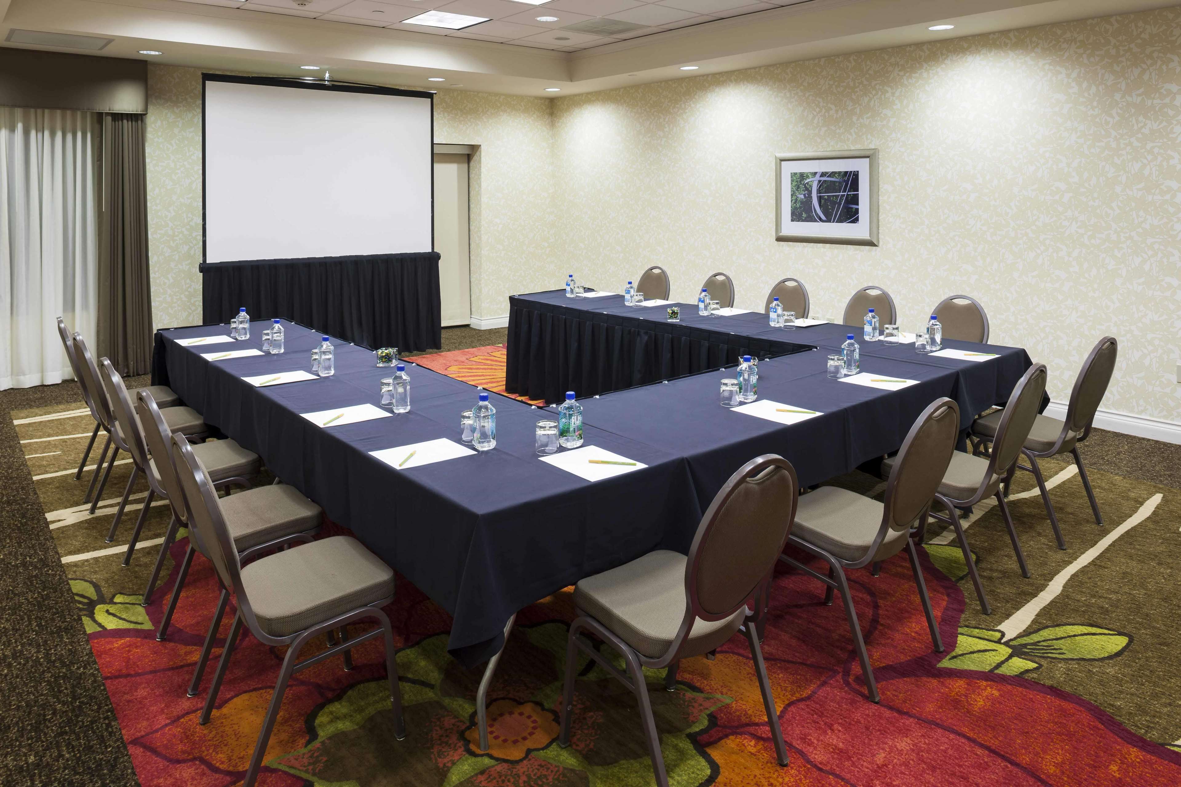 Hilton Garden Inn Dallas Lewisville Photo