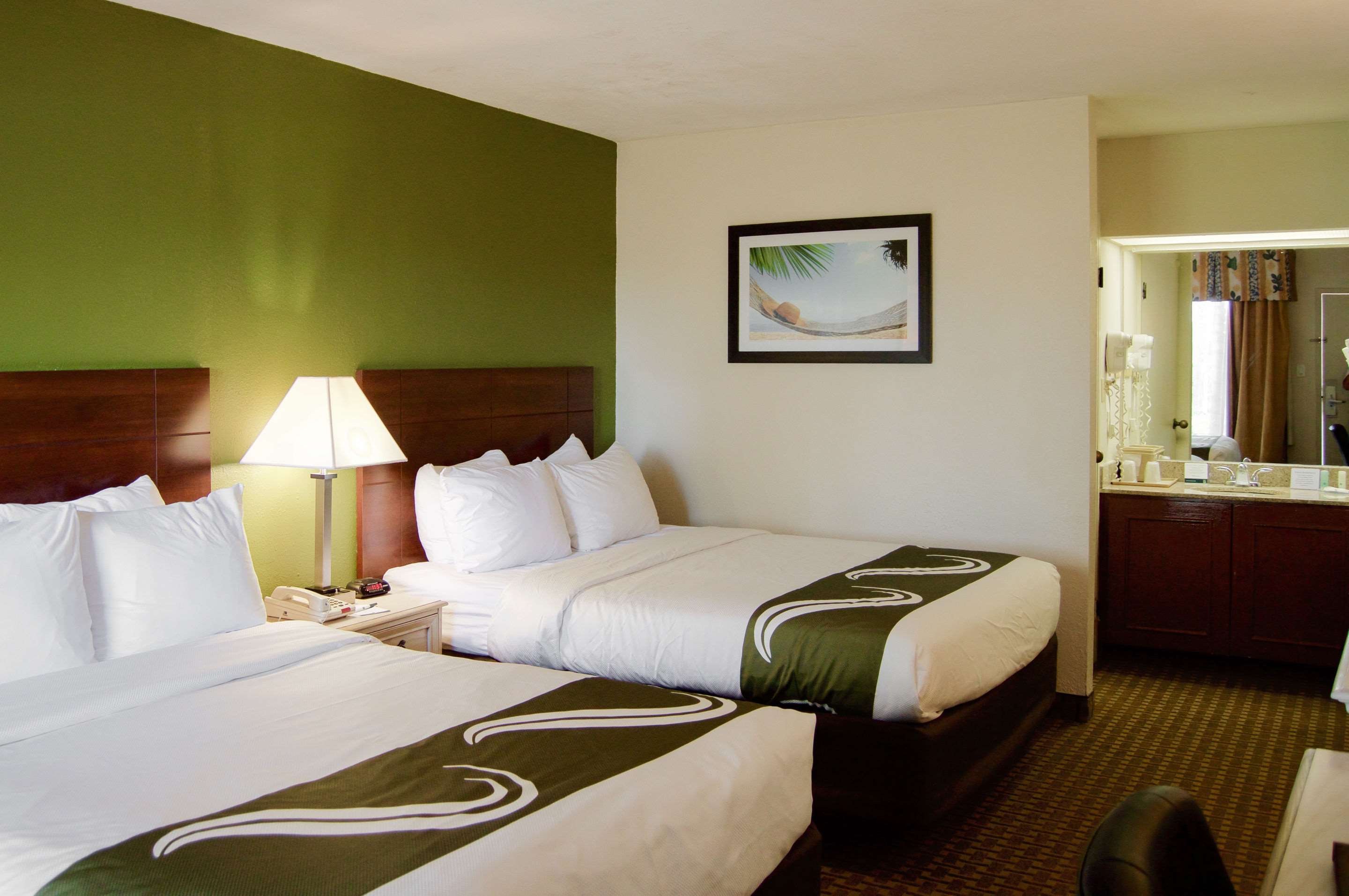 Quality Inn & Suites St. Petersburg - Clearwater Airport Photo