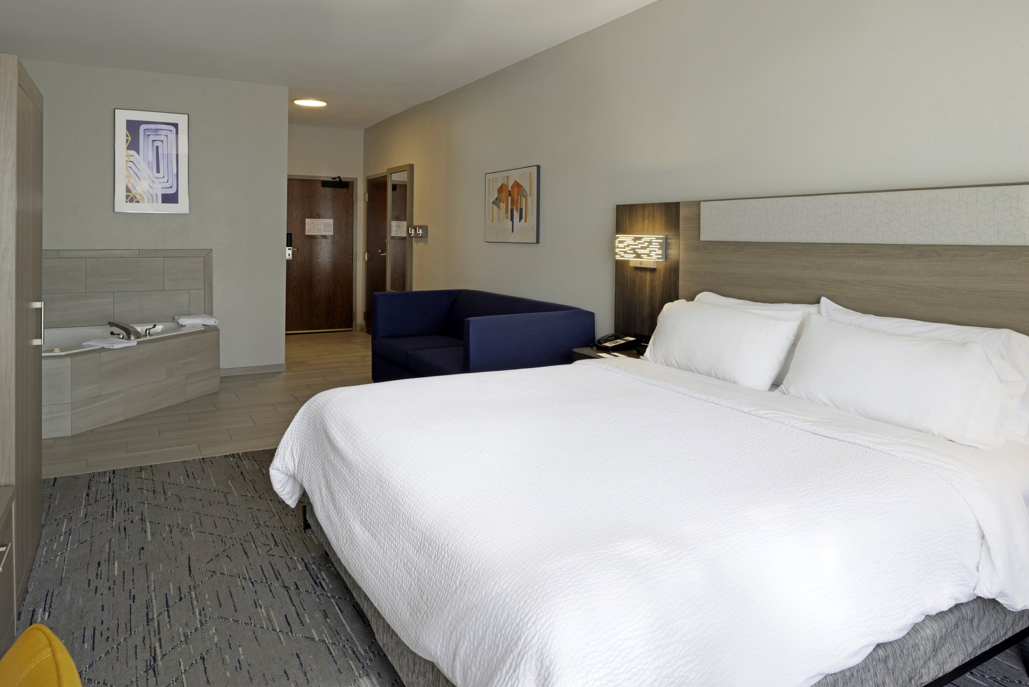 Holiday Inn Express & Suites Fort Atkinson by IHG Image
