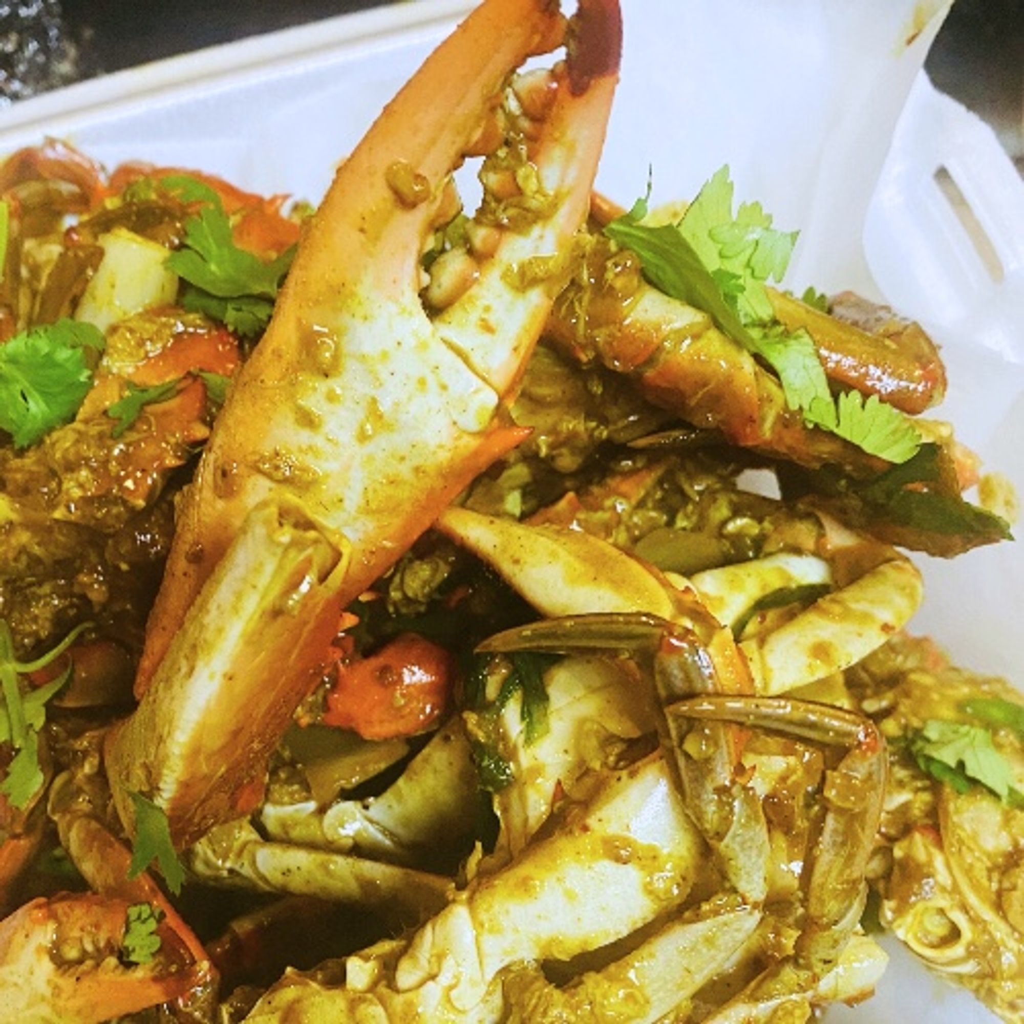 Cracked Snow Crab Curry Stir Fry (Pu Pad Pong Karee)