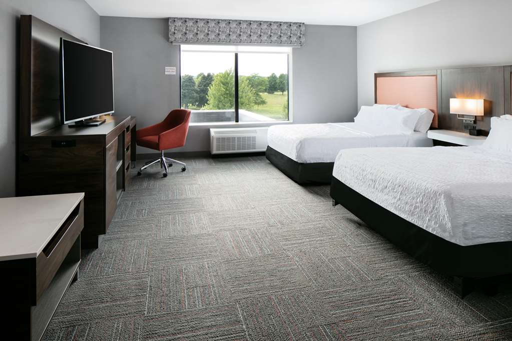 Hampton Inn & Suites by Hilton West Bend Image